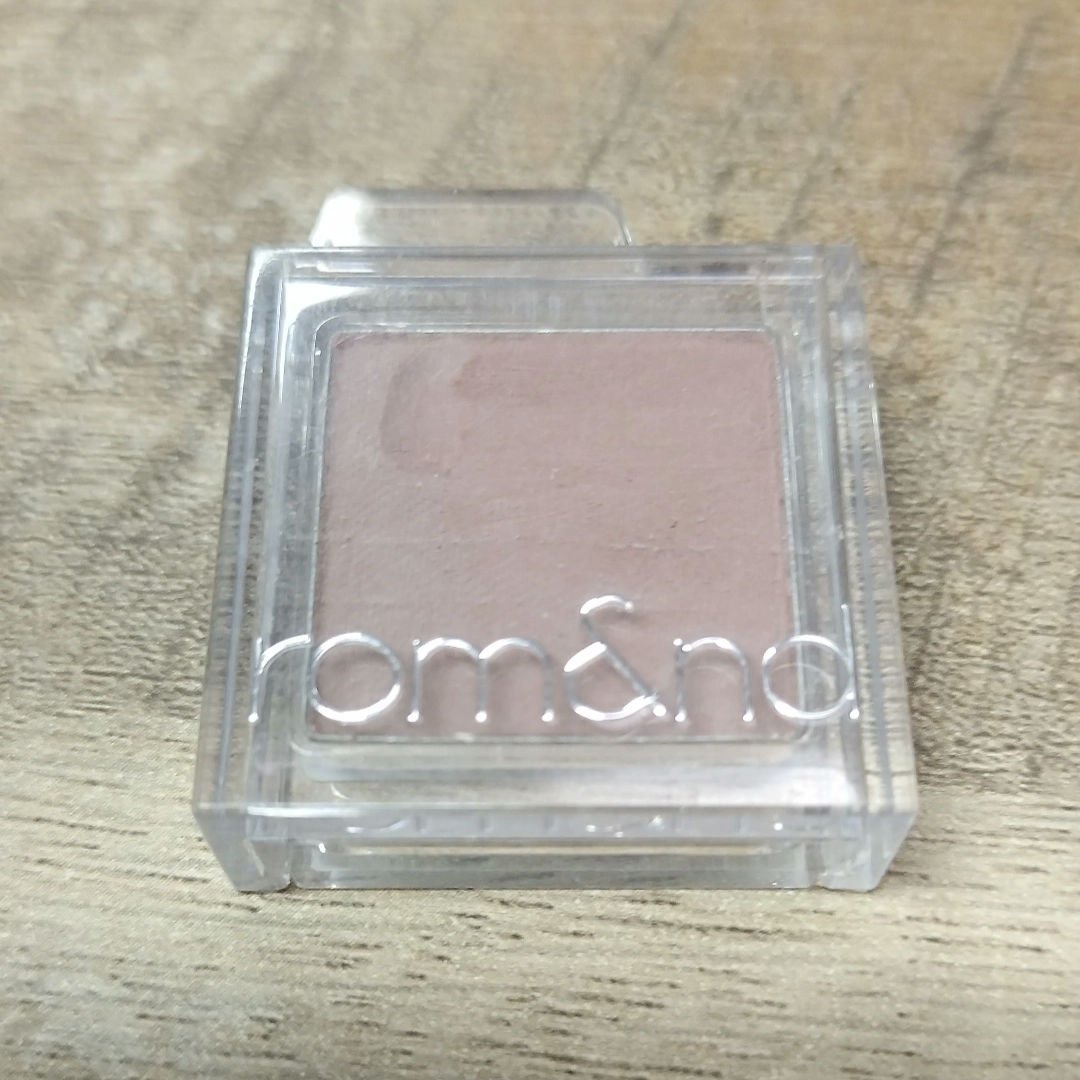 rom&nd スライドインシングルのクチコミ「あっという間に涙袋爆誕✨️2枚目写真光の加減で少し分かりにくいかもしれないんですが実際見ると発.....」（1枚目）