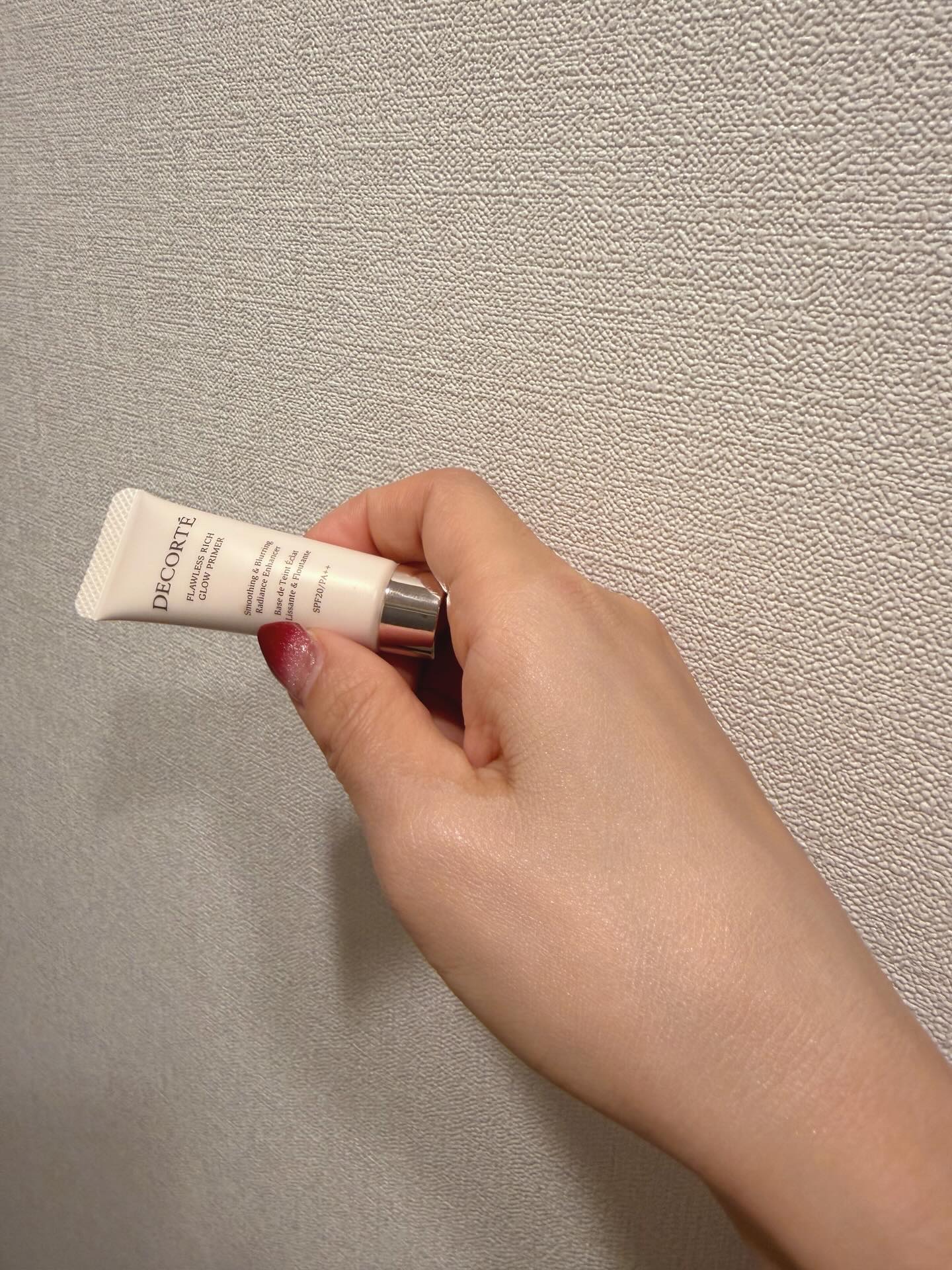 DECORTÉ フローレススキン グロウライザーのクチコミ「.
コスメデコルテ
フローレススキングロウライザー🌸

お気に入りの下地。
うまく言えないんだ.....」（3枚目）