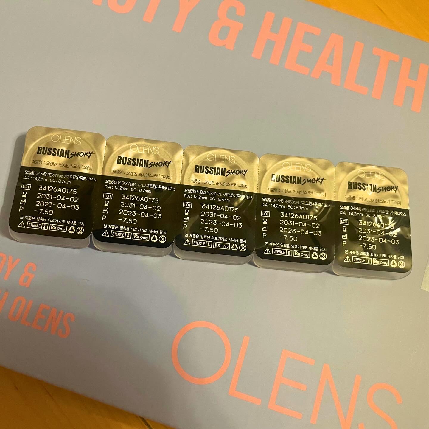 ロシアンスモーキー/OLENS/カラーコンタクトレンズを使ったクチコミ（2枚目）