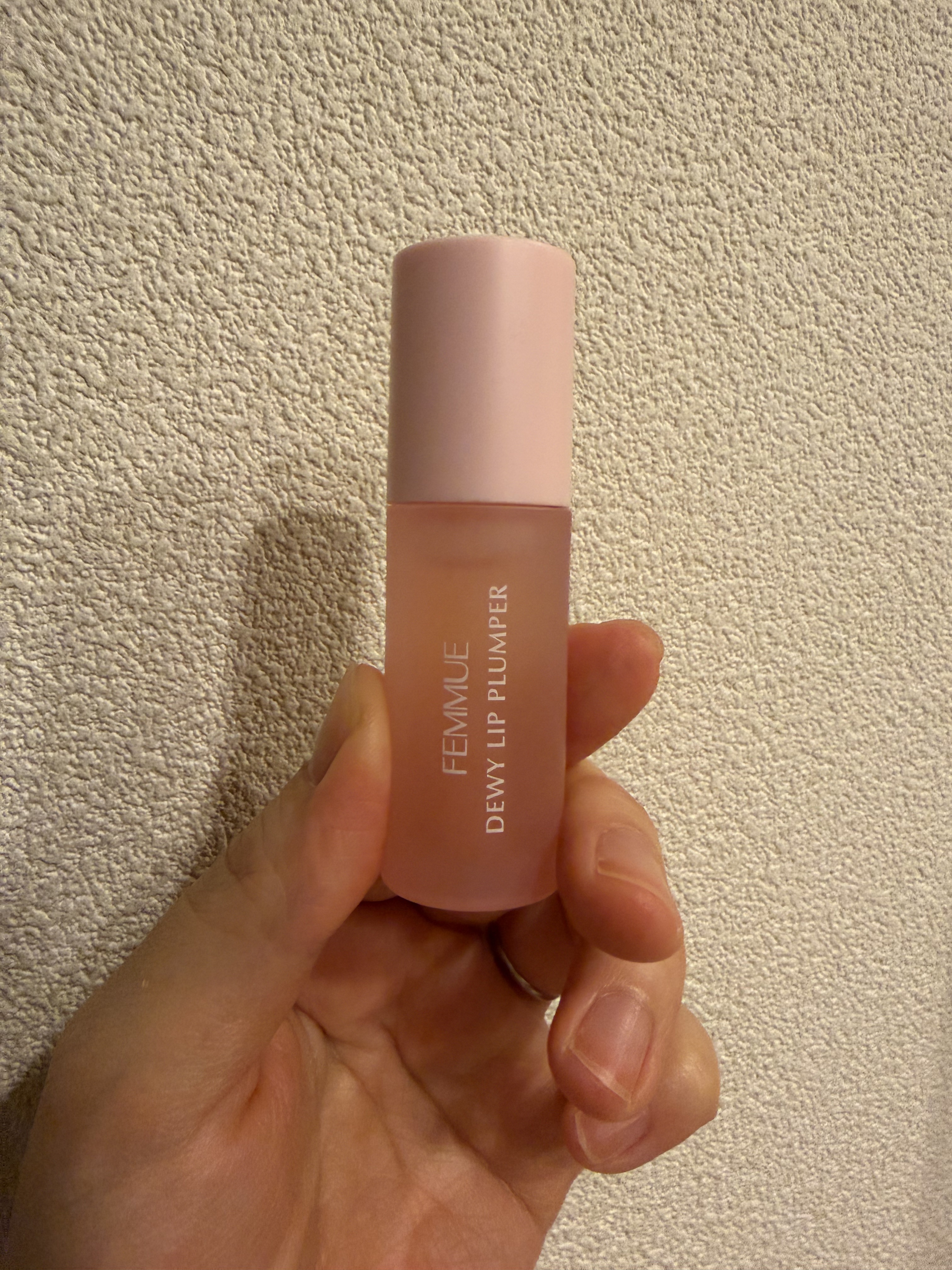 FEMMUE
デューイー リッププランパー

リッププランパーって刺激強いイメージ
だけど、これは全然ピリピリしない☺️🙌
ピリピリ苦手民でも使える🙆‍♀️🩷

良い香りだし、これは好き❤️
自分で買うにはちょっと高いのが
🌟-1に