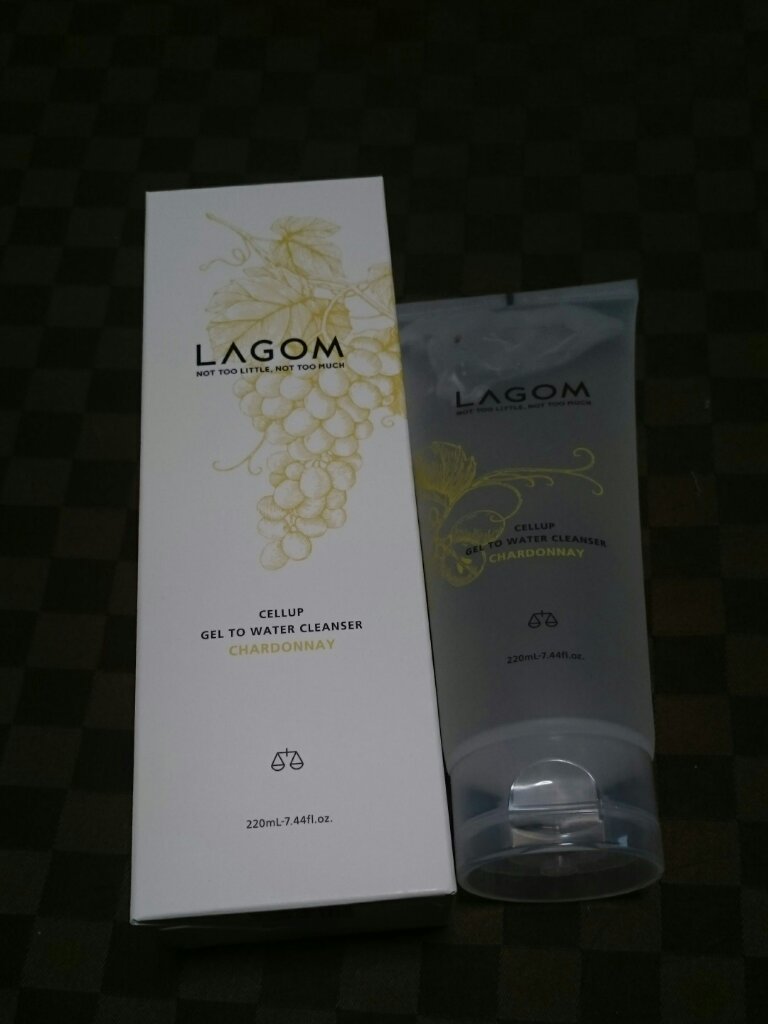 🍇LAGOM🍇
🍇ジェルトゥウォーター クレンザー🍇
🍇CH🍇
🍇CHARDONNAY🍇
[朝用洗顔料]
内容量:220mL
Qoo10メガ割り購入品✌
今まで使っていたのを使いきったのでストックから新しいのを下ろしました✌