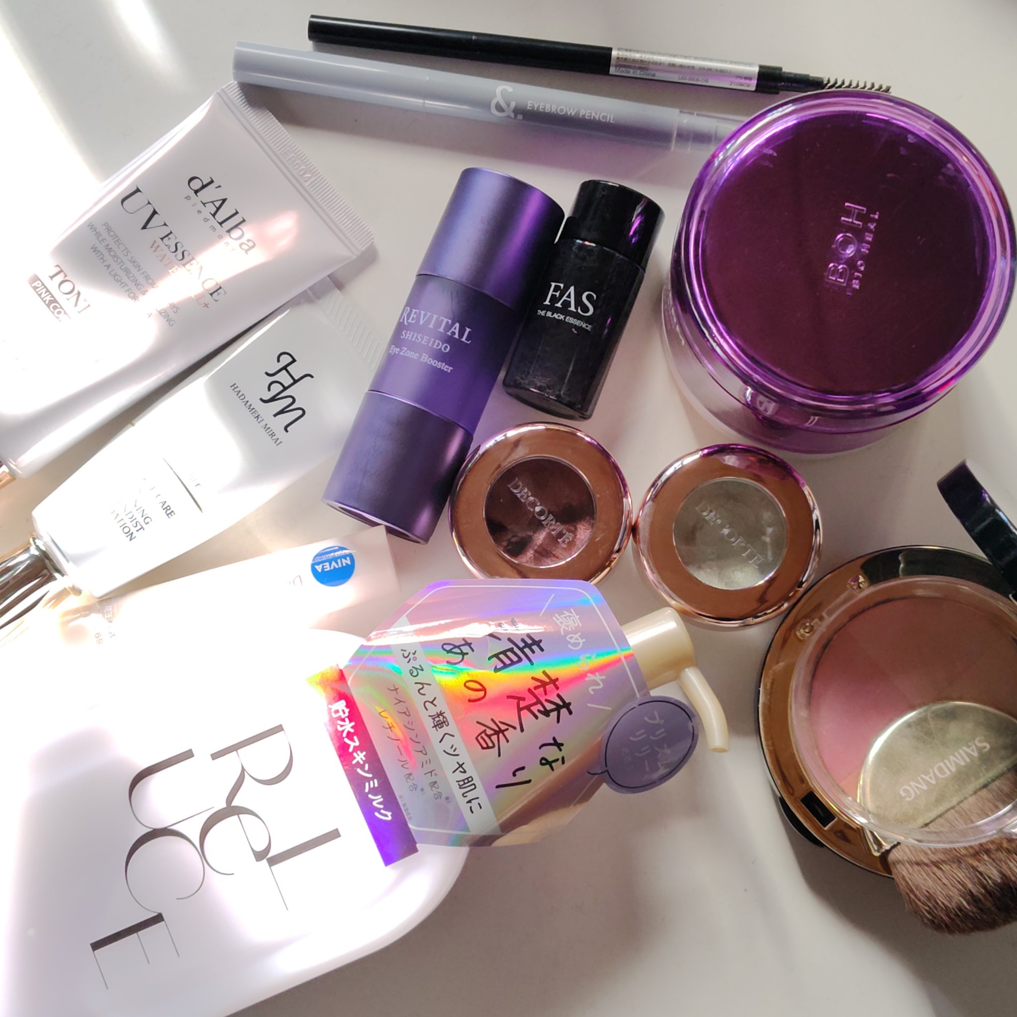 本日のコスメ

────────────
◯　＃サイムダン プレミアム　
韓国
＃アクトレス 2+2 チーク＆フェイスパウダー　
目の下のくすみにも良くて
香りは好きじゃないけど お気に入り　　　

◯　＃リルーチェ
＃スキンミルクローショ