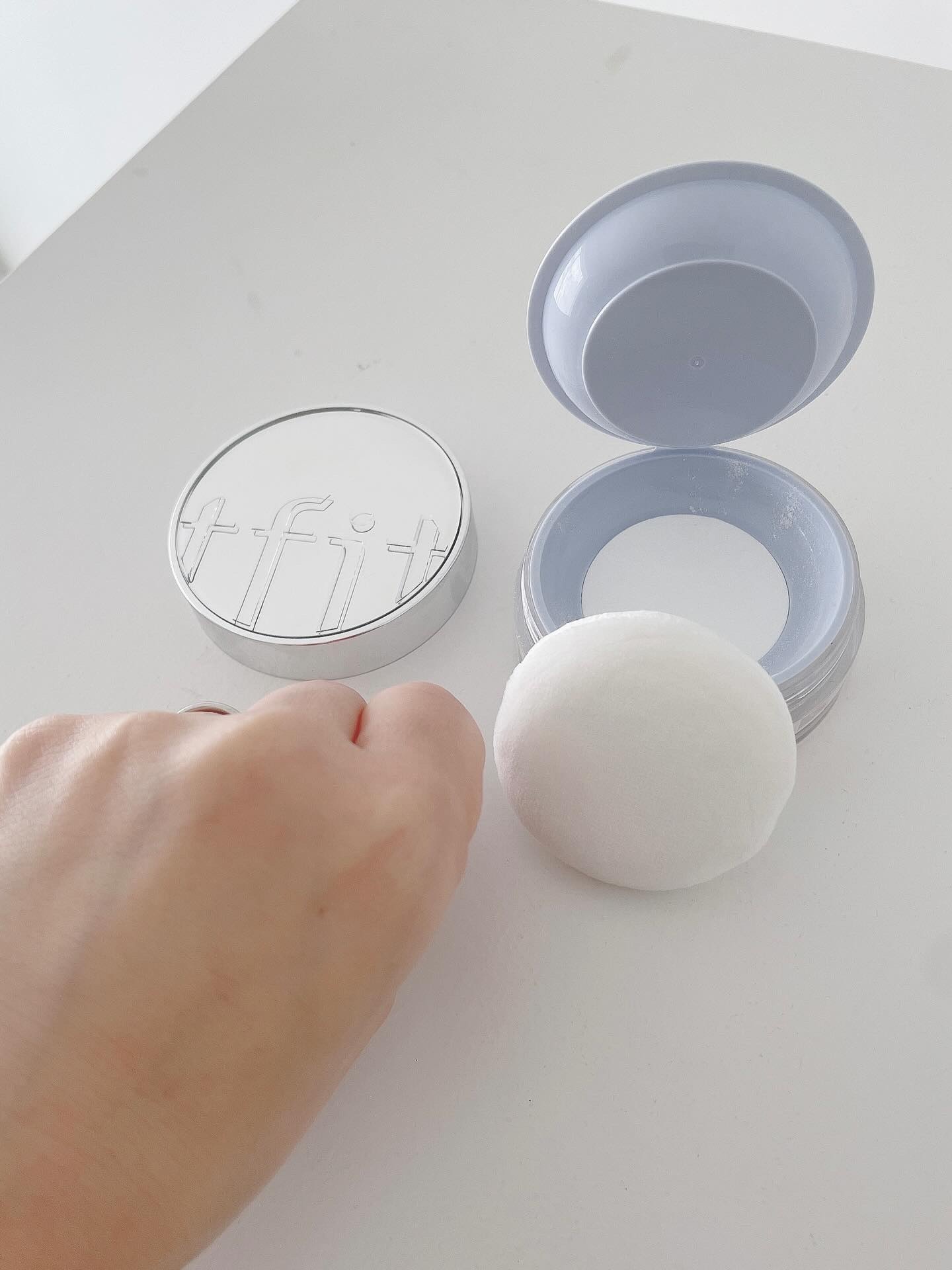 トランスルーセントセットエッセンシャルパウダー/TFIT/ルースパウダーを使ったクチコミ（3枚目）