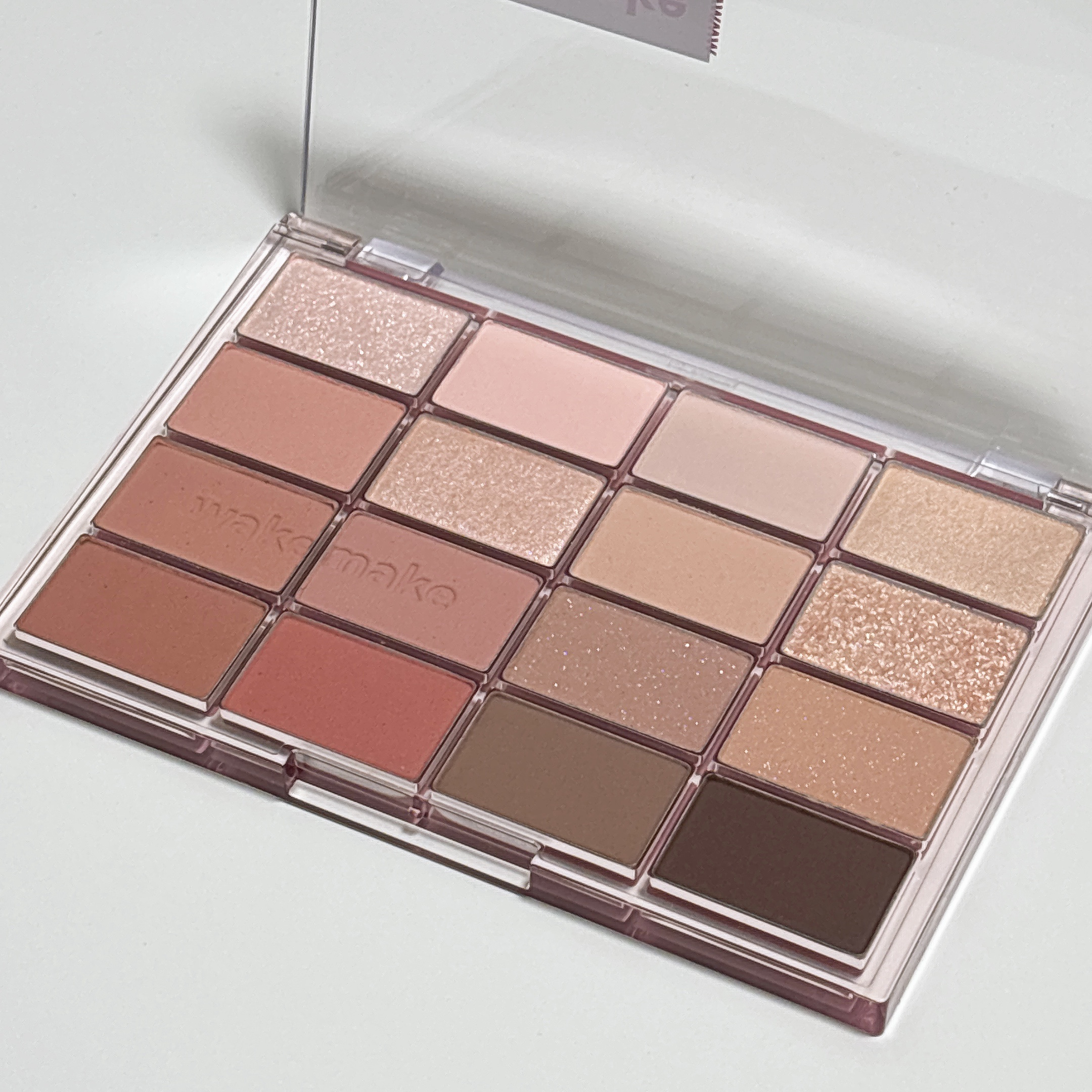 ソフトブラーリングアイパレット/wakemake/アイシャドウパレットを使ったクチコミ（3枚目）