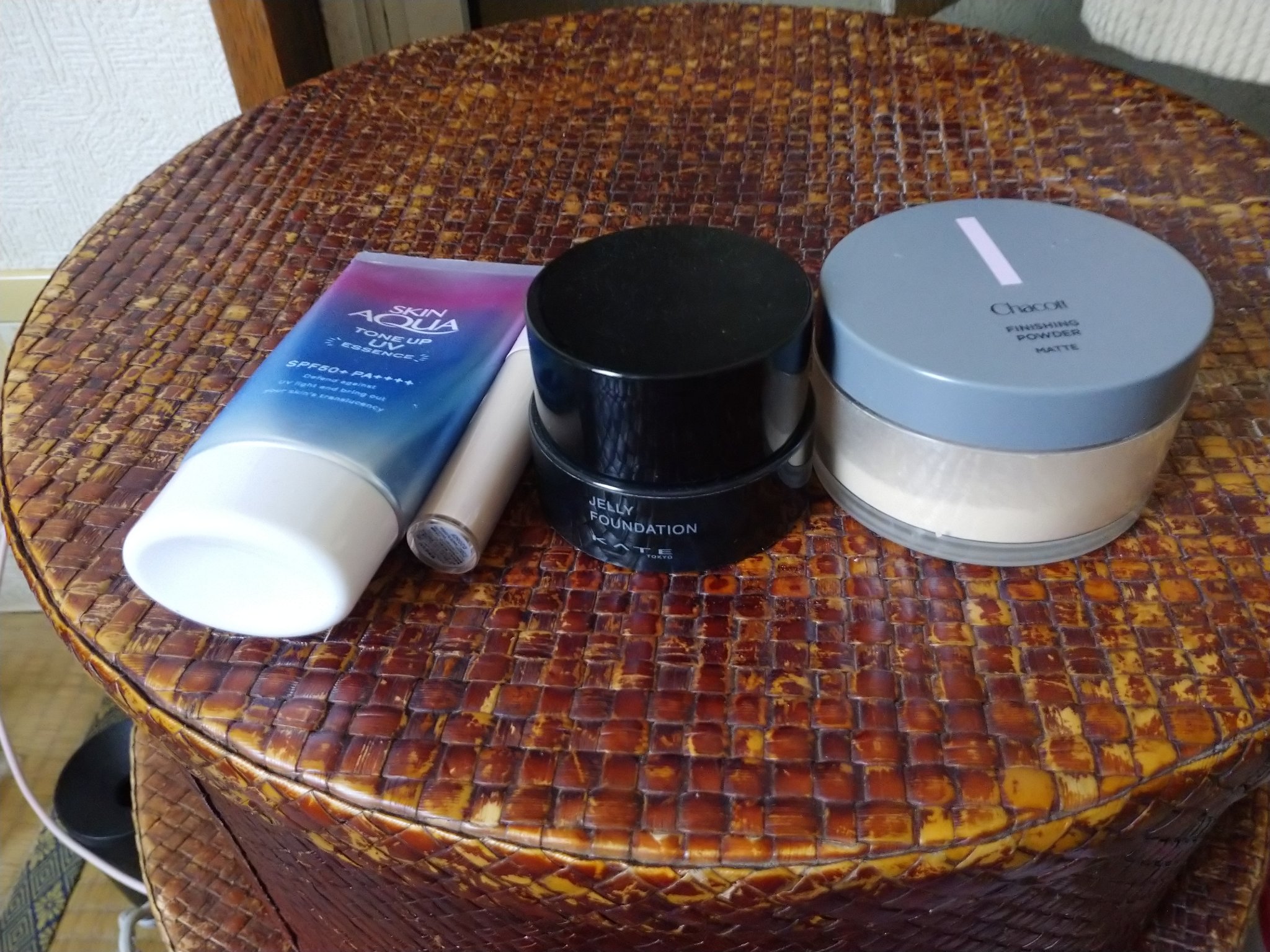 🌷今日のメイク🌷

スキンアクア トーンアップUVエッセンスラベンダー
KATEケイト ジュレリープファンデーション01
チャコット・コスメティクスフィニッシングパウダー マット761ナチュラル

ZEESEAクォーツ 9色アイシャドウ