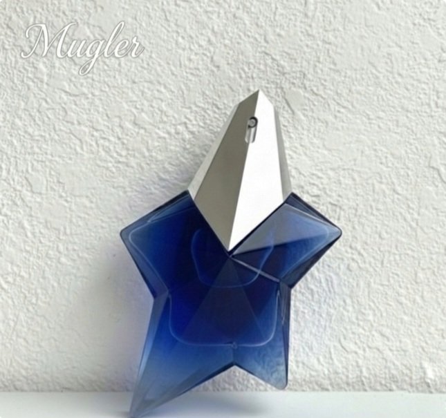 ティエリーミュグレー
エンジェル オードパルファム

星形がユニークなミュグレ－の香水
オリエンタルバニラの香りとメロンやマンダリンがトップノ－卜なので甘さの中にフル－ティーさがあります。

甘い香りが