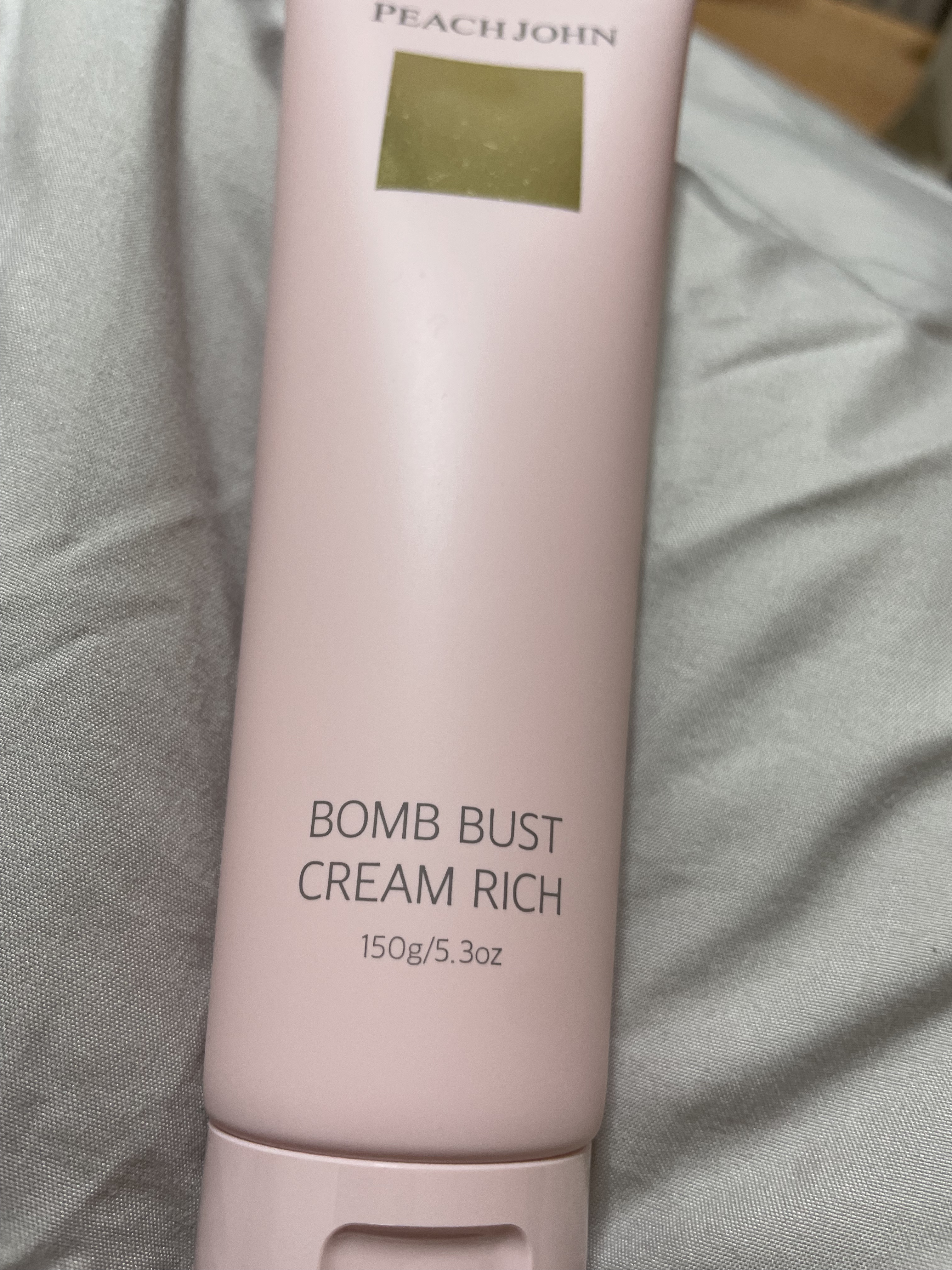 ボムバストクリーム リッチ/PEACH JOHN/バストケア・ヒップケアを使ったクチコミ（1枚目）