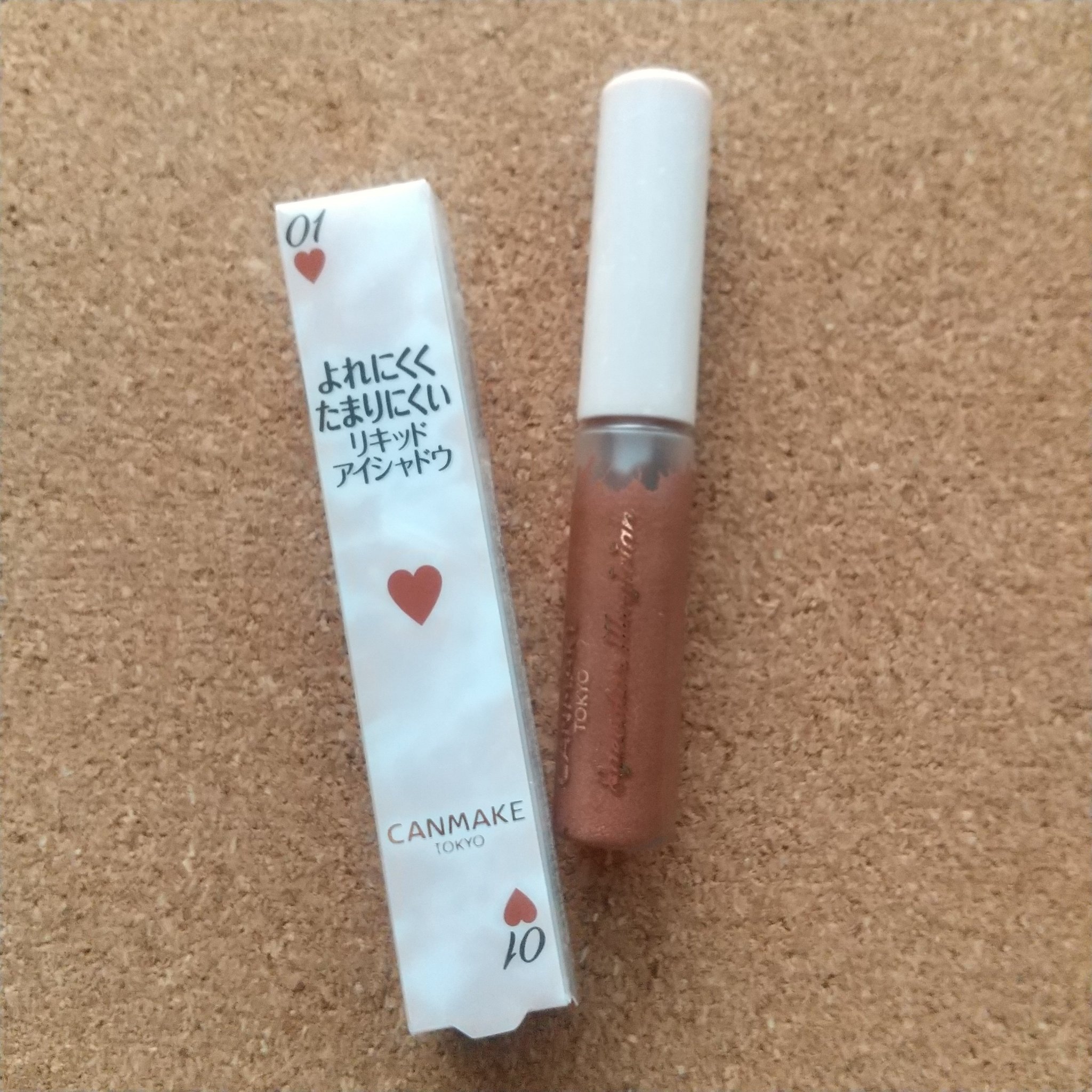 キャンメイク
アイカラーマジシャン01
✼••┈┈••✼••┈┈••✼••┈┈••✼••┈┈••✼

福袋購入品。
めっちゃキラキラしてます✨
冬のイルミネーションにすごく映えそう🎇

ちょっとダマになりやすいかも？
うすくつけて、指で伸