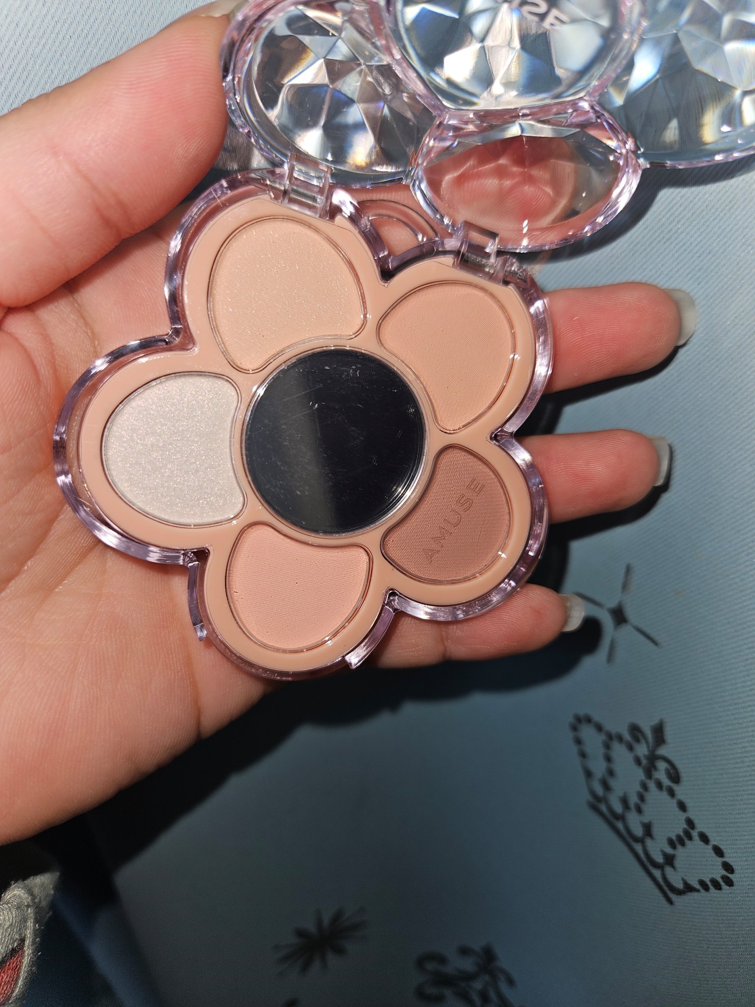 フローラアイパレット/AMUSE/アイシャドウを使ったクチコミ（2枚目）