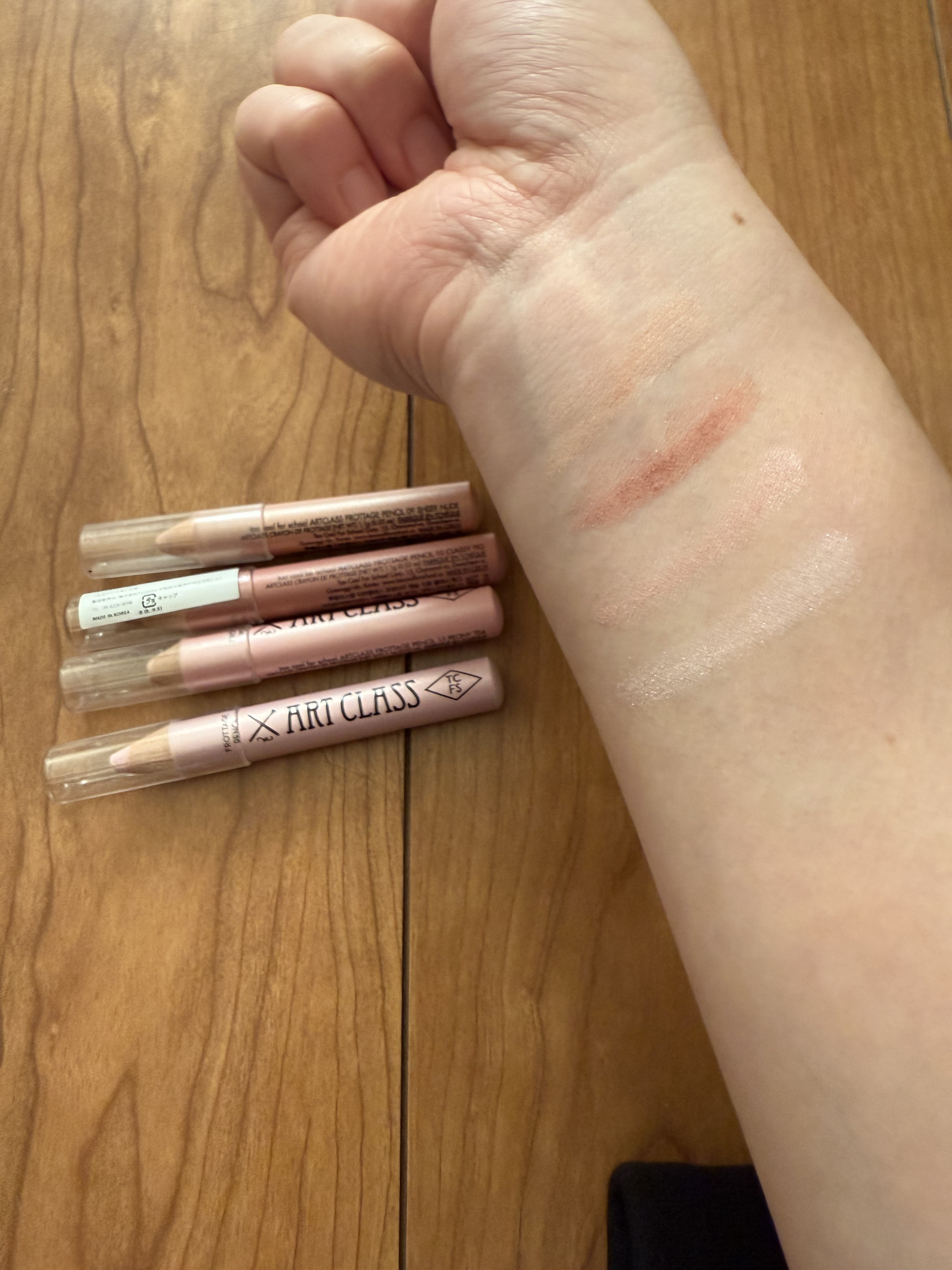 too cool for school
アートクラス フロッタージュペンシル
#9 Sheer Nudeシアーヌード
#10　Classy Figクラッシィーフィグ
#15　Peony Teaピオニーティー
#18　Frosty Laven