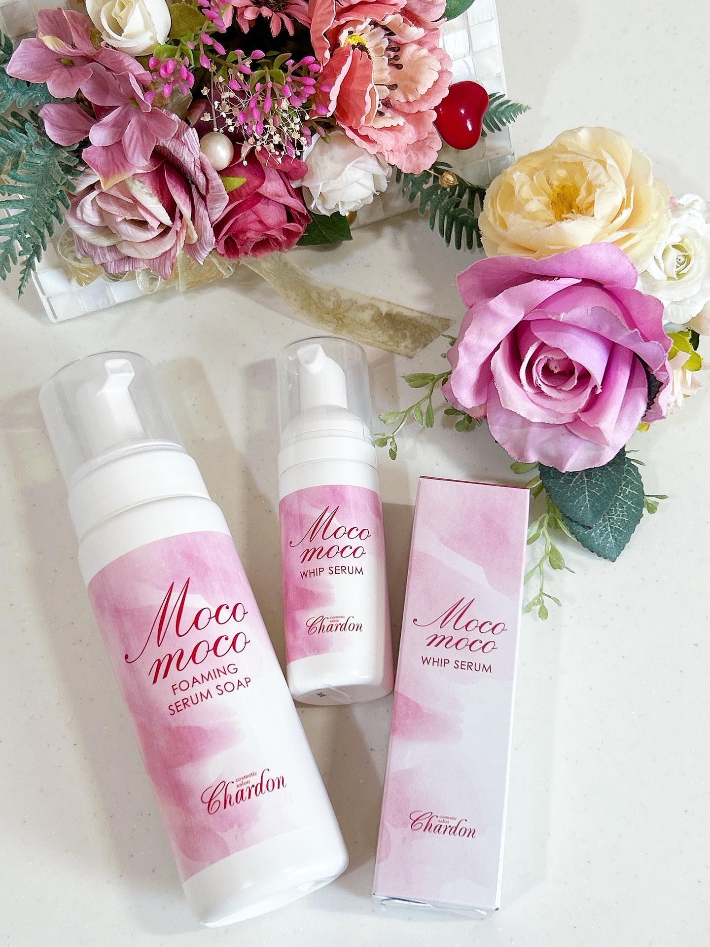 鏡を見ててお肌が乾燥してる！てことがよくあって😂

最近使ってる @chardon_official さんのもこもこ美容液❤️

話題のナノサイズ低分子型ヒアルロン酸*1を配合した泡美容液だよ🥰
 それにヒト幹細胞培養液*2やトリペプチ