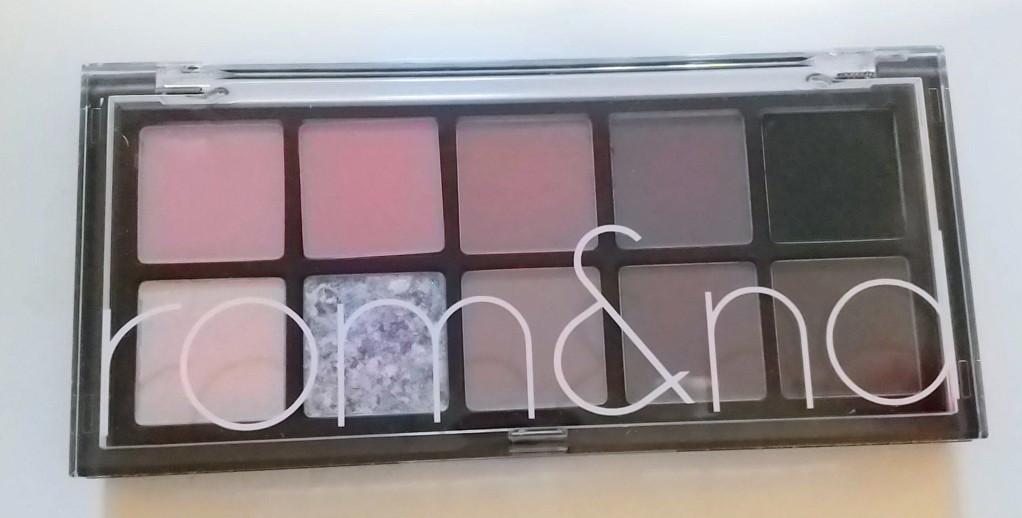 ベターザンパレット 11 チキチキガーデン（BLACK EDITION）/rom&nd/アイシャドウパレットを使ったクチコミ（1枚目）