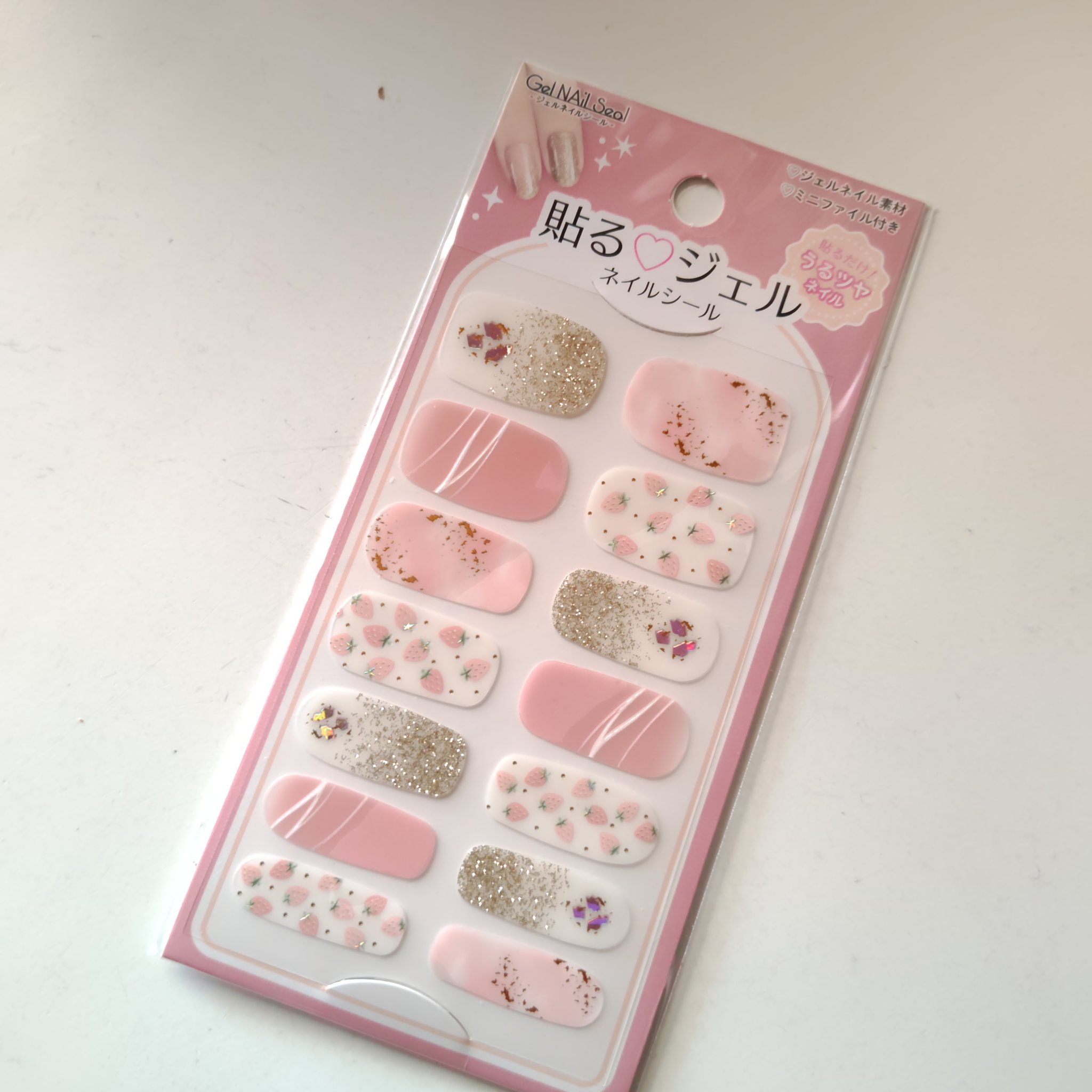 貼るジェルネイル/セリア/ネイルシールを使ったクチコミ（1枚目）