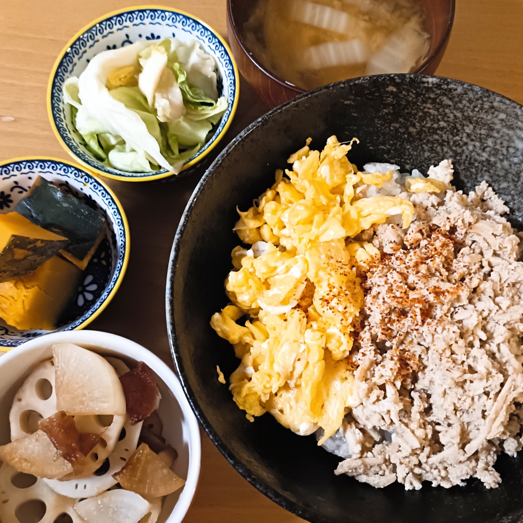 #PR
#カロポイちゃれんじ
鶏ひき肉でそぼろ丼
家族が作りました！
年末年始は太りやすいのでカロポイと筋トレもがんばっていきたい