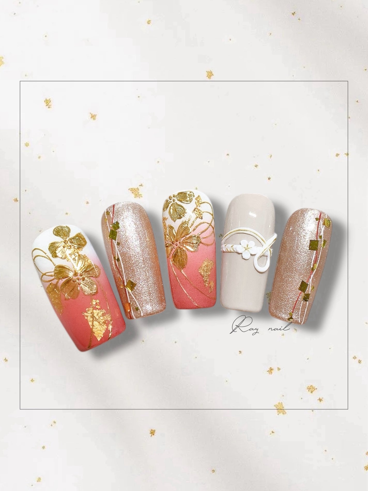 mizuki꙳ネイリスト on LIPS 「お正月にもおすすめなミラーフラワーデザイン💕🎍やり方はこちら👇..」(1枚目)