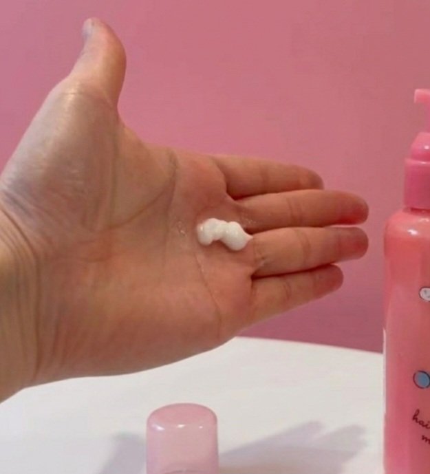 エッセンスインヘアミルク 限定ボトル 140g（シナモロール）/オルビス/ヘアミルクを使ったクチコミ（2枚目）