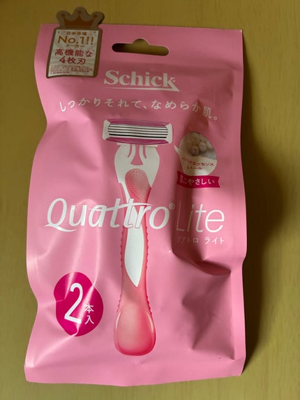 シック クアトロライト (2本入)のクチコミ「シック
クアトロライト 2本入
4枚刃
頭の部分が動くので膝とかのカーブもフィットする気.....」(1枚目)
