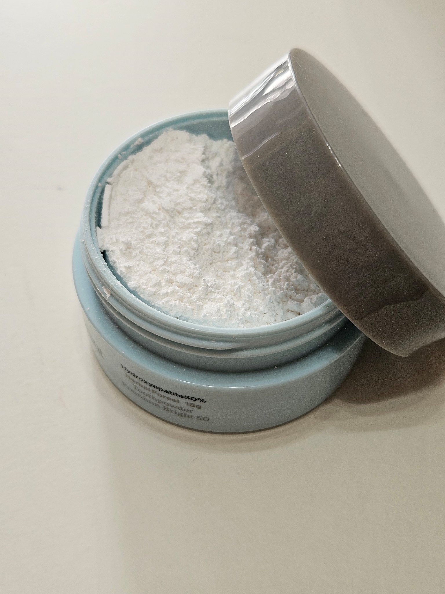 Hits Different ヒッツディファレント トゥースパウダー プレミアム ブライト 50のクチコミ「＼歯が白くなる！？粉状歯磨き粉／

────────────

Hits Different
.....」（2枚目）