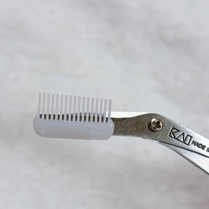 クシ付きマユハサミDX/貝印/その他化粧小物を使ったクチコミ(2枚目)