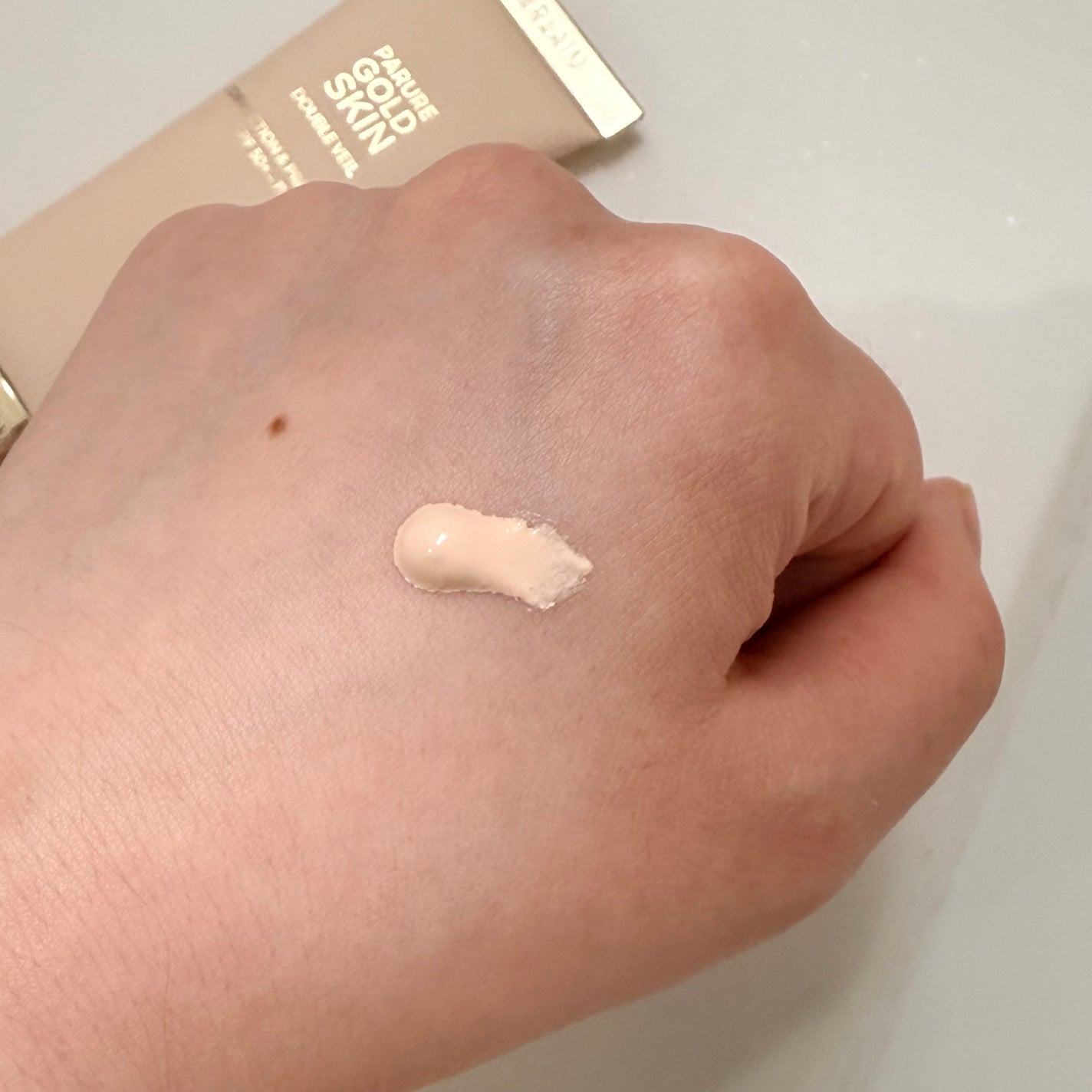 パリュール ゴールド スキン ダブル ヴェール プライマー/GUERLAIN/化粧下地を使ったクチコミ(2枚目)