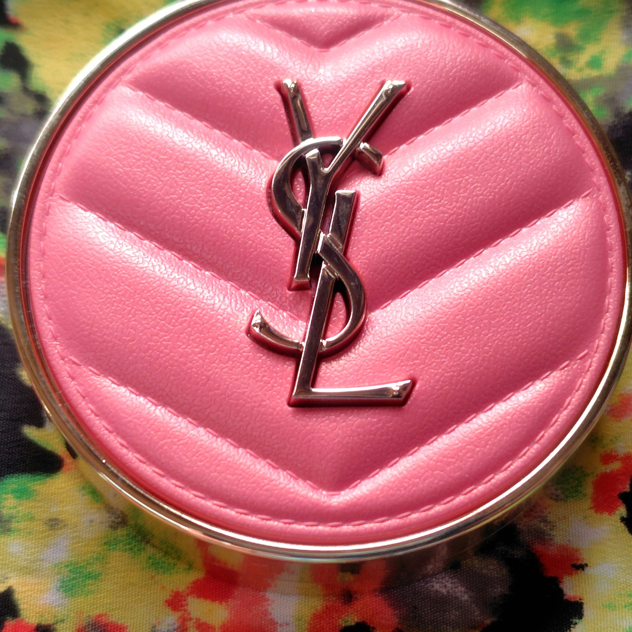 年の瀬に２０２５年購入品を振り返るコーナー🐍

パケ買いしたわねぇ〜

デパート行っても全部欠品していて

オンラインストアの方が入荷があると思いますと聞き

しょっちゅうページを開いていた1月が懐かしい

YVES SAINT LAUR