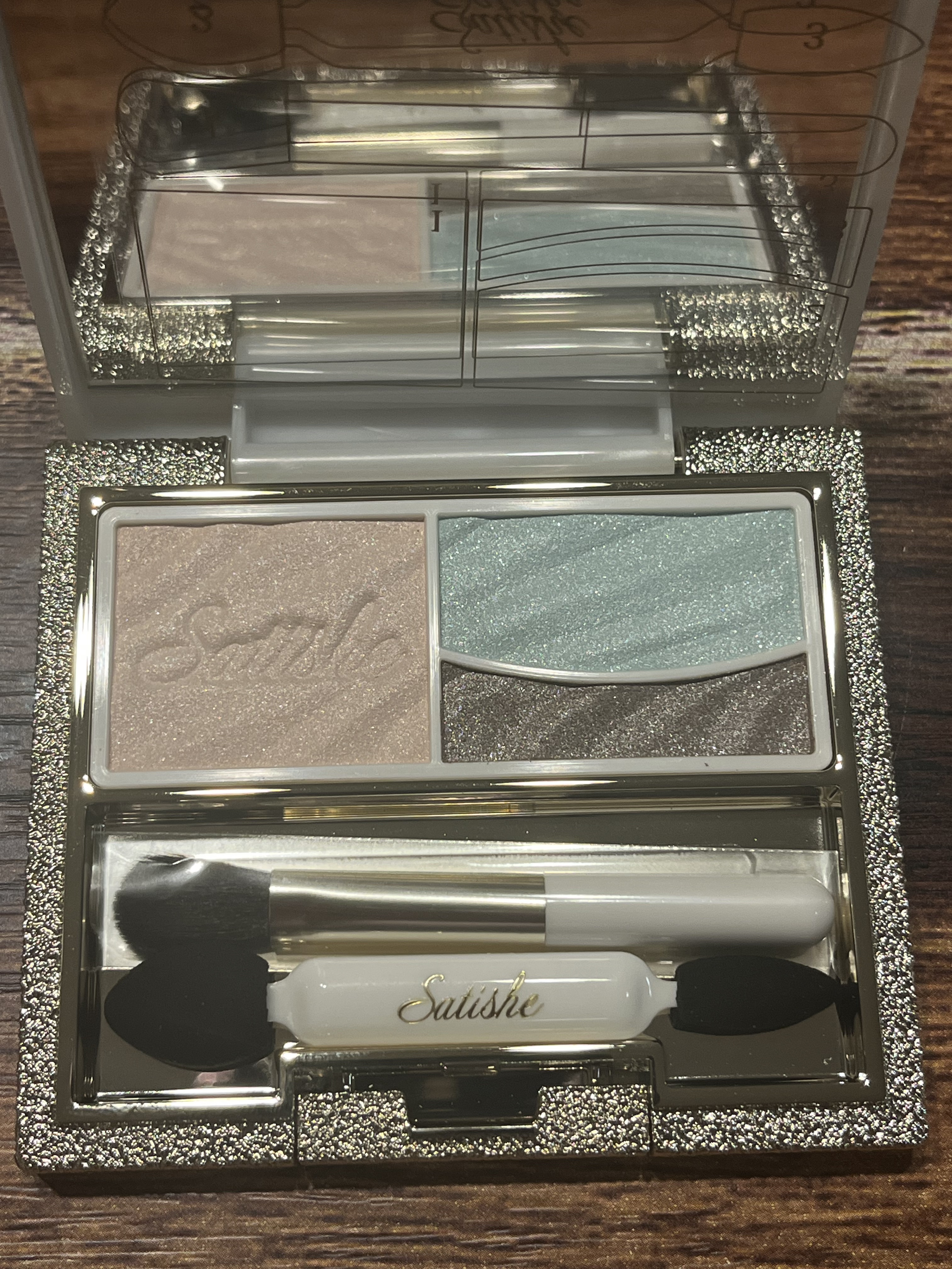 エッセンスインアイシャドウ/サティシェ/アイシャドウパレットを使ったクチコミ（1枚目）