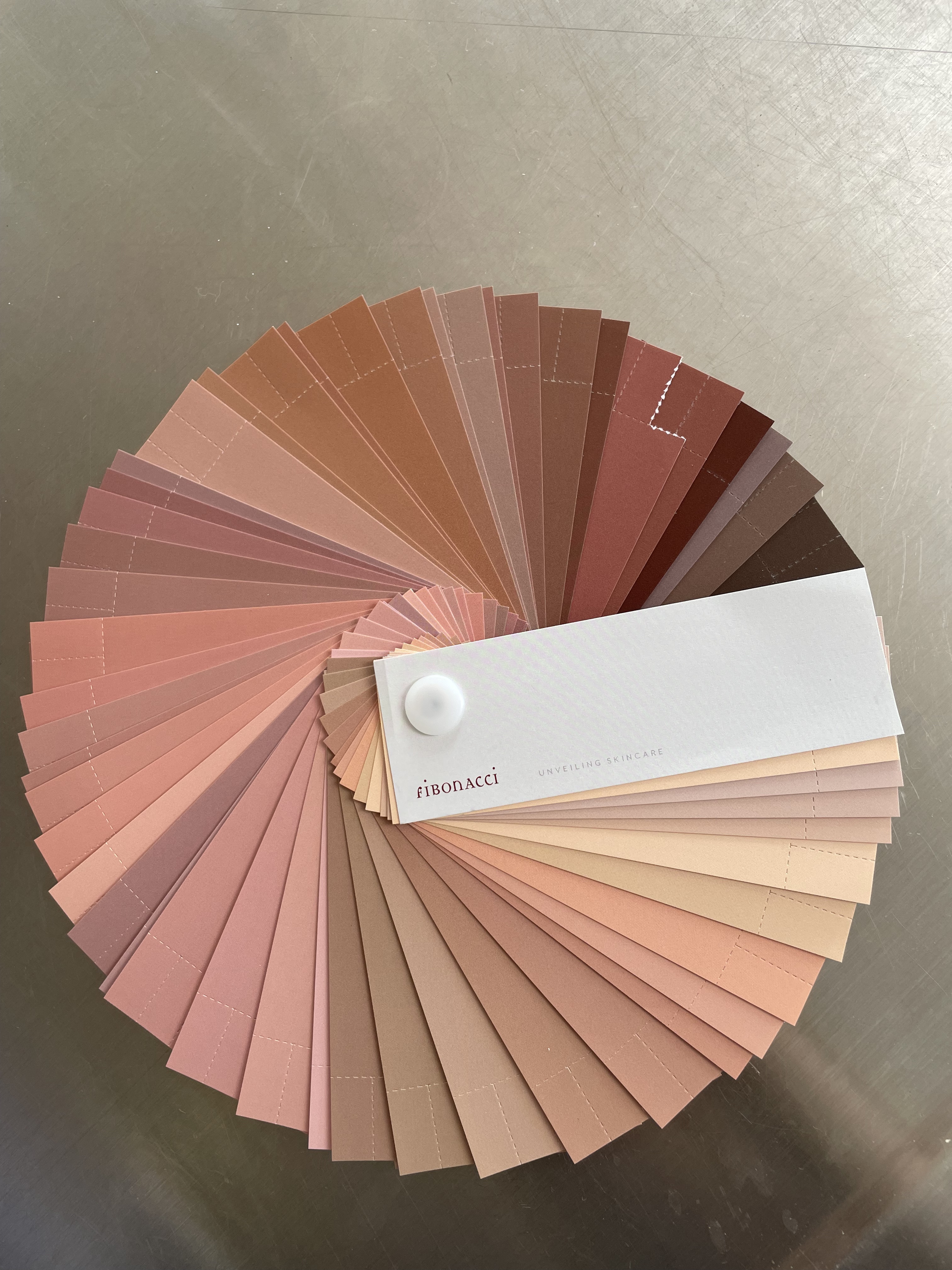 FINNACCI

2月でブランド終了のフィボナッチ

数学の理論の名前の。
半額セールやっています。

毎月定額制で何回かやったのですが
どんどんストックがらたまっていって
やめました。

もの自体は悪くなかったと。
ややオイルっぽい感じ