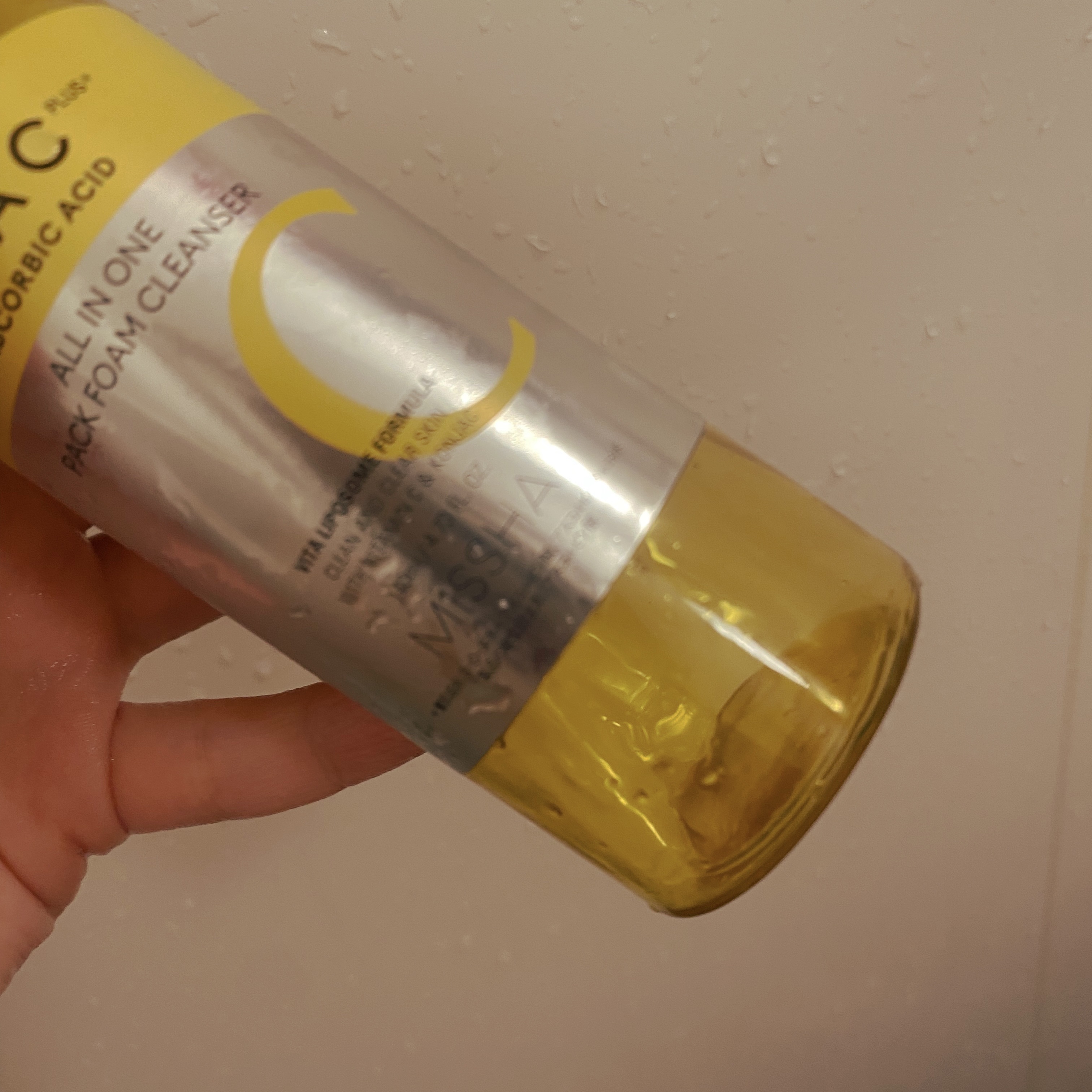 MISSHA ミシャ ビタシープラス 泡マスク洗顔のクチコミ「#使い切りコスメ 

これ、ジェル状で出てくるのに塗ると泡になって、そのままパックもできる優れ.....」（2枚目）