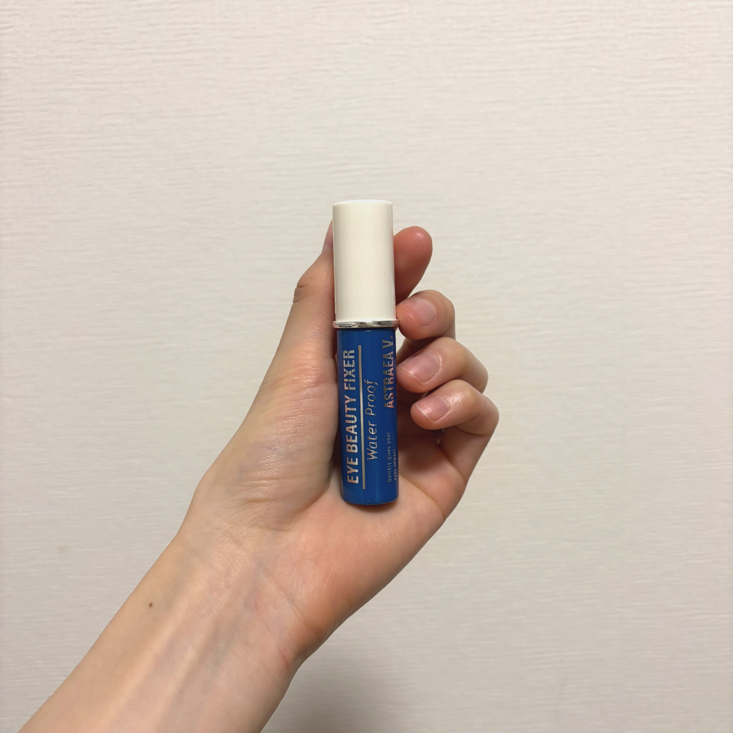 アイプチを久々に買いました！
二重の調子が悪かったので🥲

結論、元々二重の線がある人だとやっぱ時間経過と共に戻ってきちゃうかなという感じ…

逆に一重の人の方が使い易いかなと思いました！

結局跡付けの為にアイテープ貼ることに…🤣