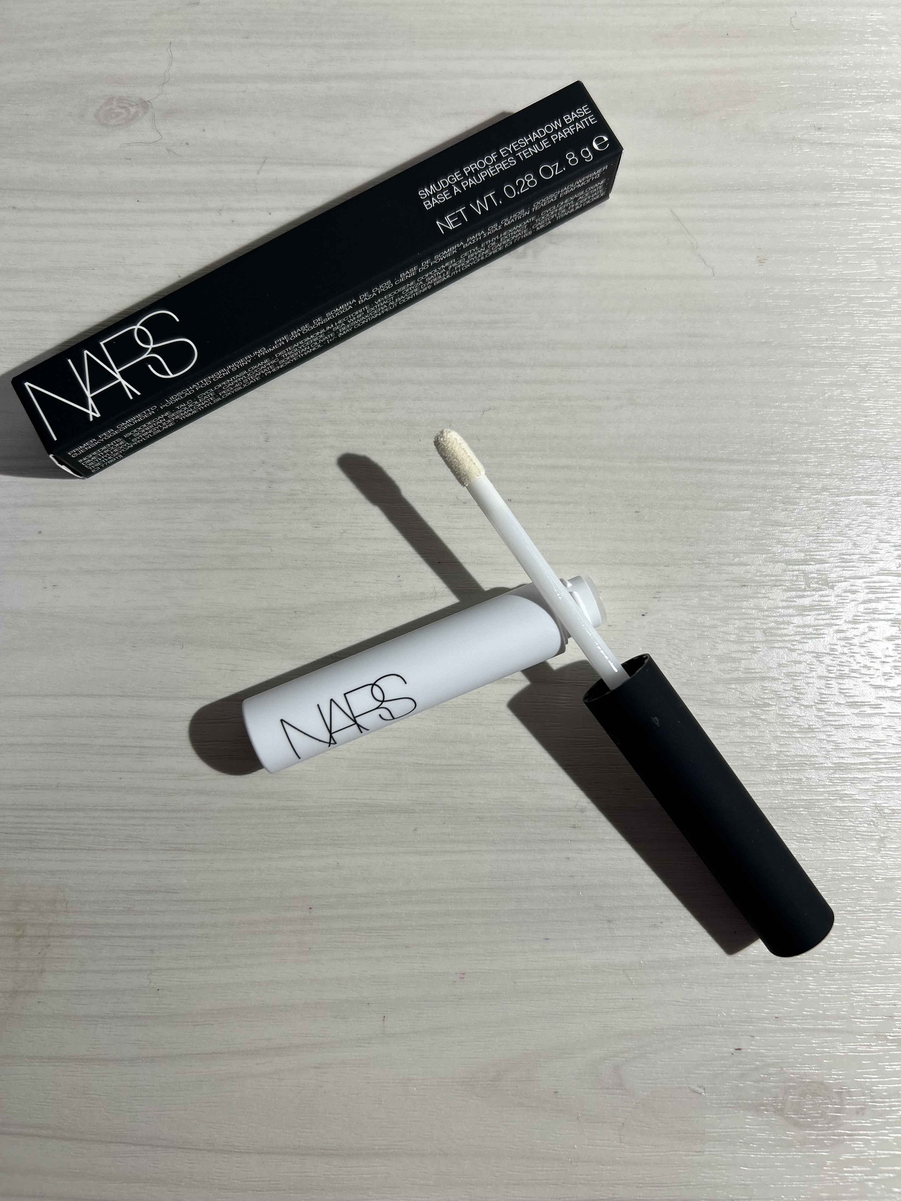 NARS スマッジプルーフ アイシャドーベースのクチコミ「NARS
スマッジプルーフ アイシャドーベース
¥3,740

アイシャドウベースはこれに戻っ.....」（2枚目）