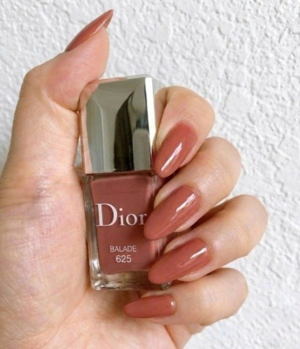 Dior
ディオール ヴェルニ625

こっくりとした深みのあるロ－ズカラー。
指が綺麗に見えるので大好きなネイルです。
Dior のネイルは塗りやすいから大好きです⭐

#Dior
#ディオール ヴェルニ
# #最旬ちゅるんネイル 