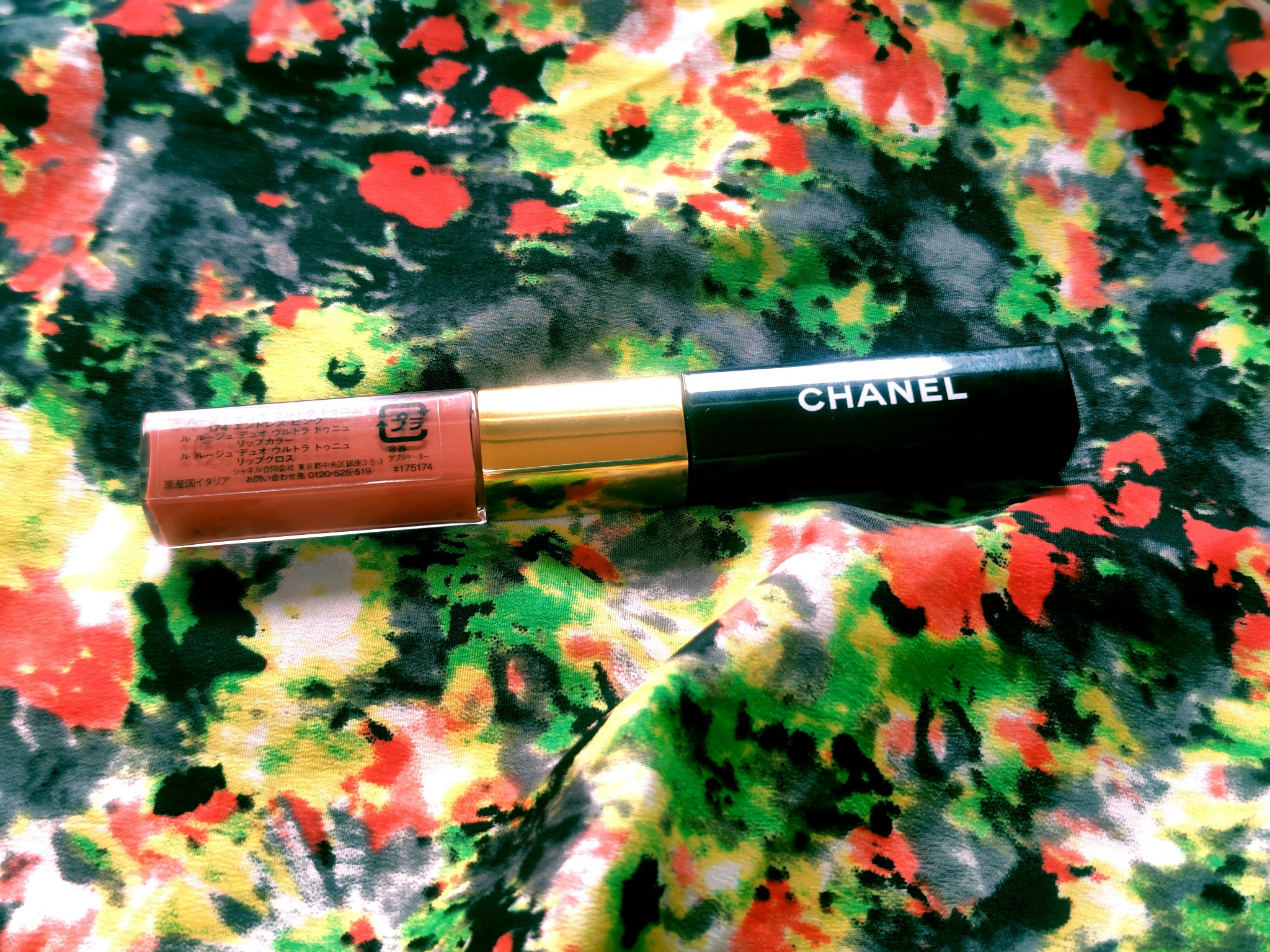 年の瀬に２０２５年購入品を振り返るコーナー🐍

えっ〜また口紅💄

仕方ないの「落ちないリップ」なんだから🥹

買わずにいられる理由がないの💖

YouTubeやら口コミサイトやInstagramで調べあげて

薄い系のカラーは落ち