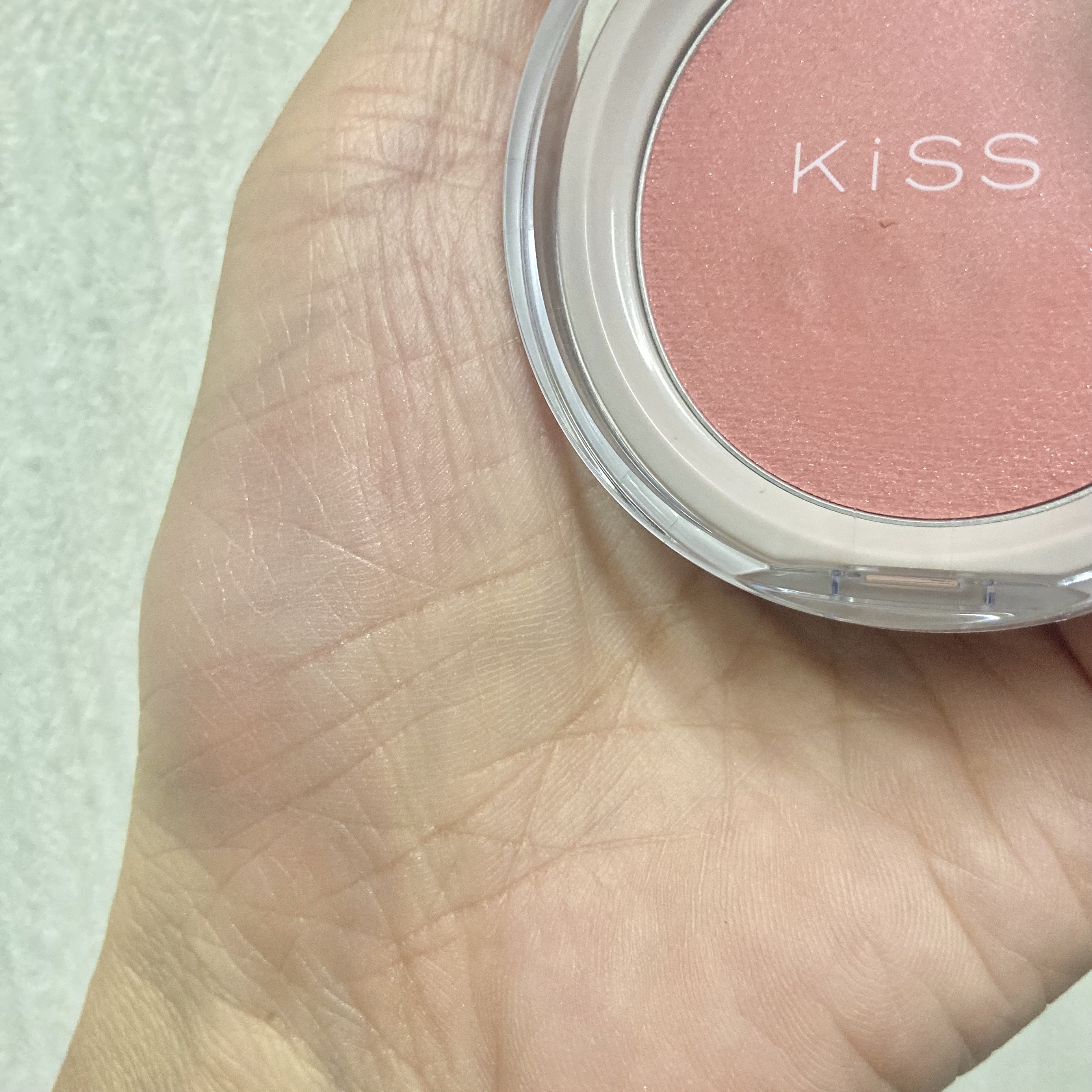 KiSS クリアルディ ブラッシュのクチコミ「塗り重ねても透明感が続くので
少量ずつ重ね付けしやすい。

オトナのナチュラルメークにピッタリ.....」（3枚目）