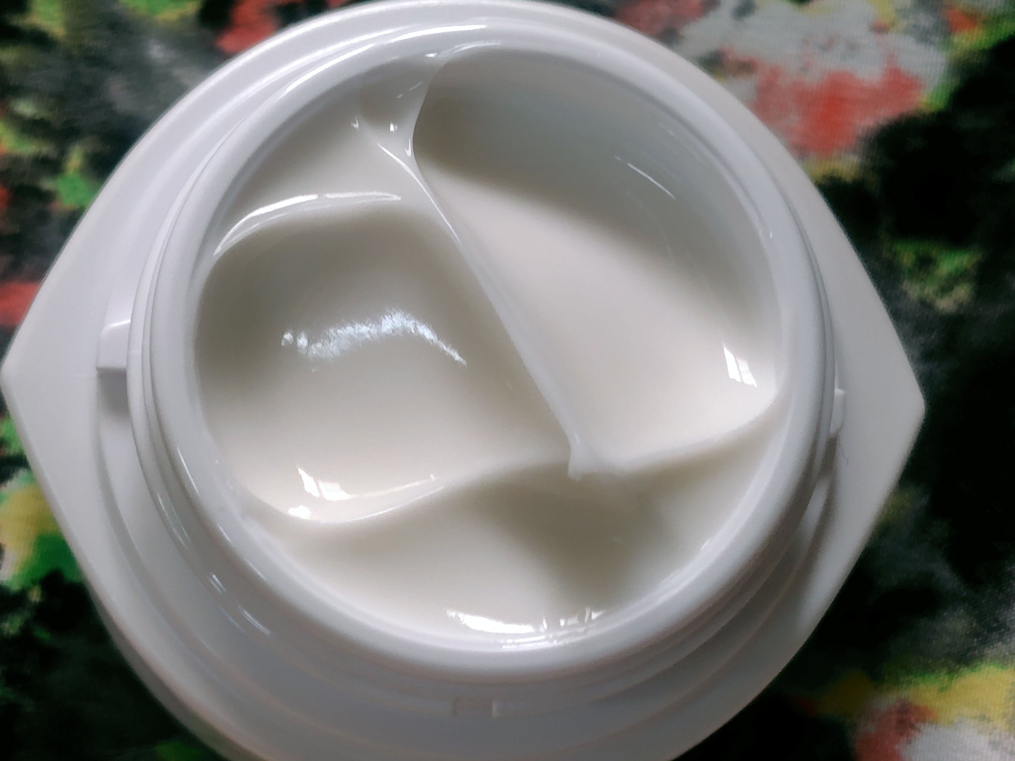 DECORTÉ AQ アブソリュート クリーム ブライトのクチコミ「年の瀬に2025年購入品を振り返るコーナー🐍

まるで、とろけるスフレみたいなクリーム

寝て.....」（2枚目）