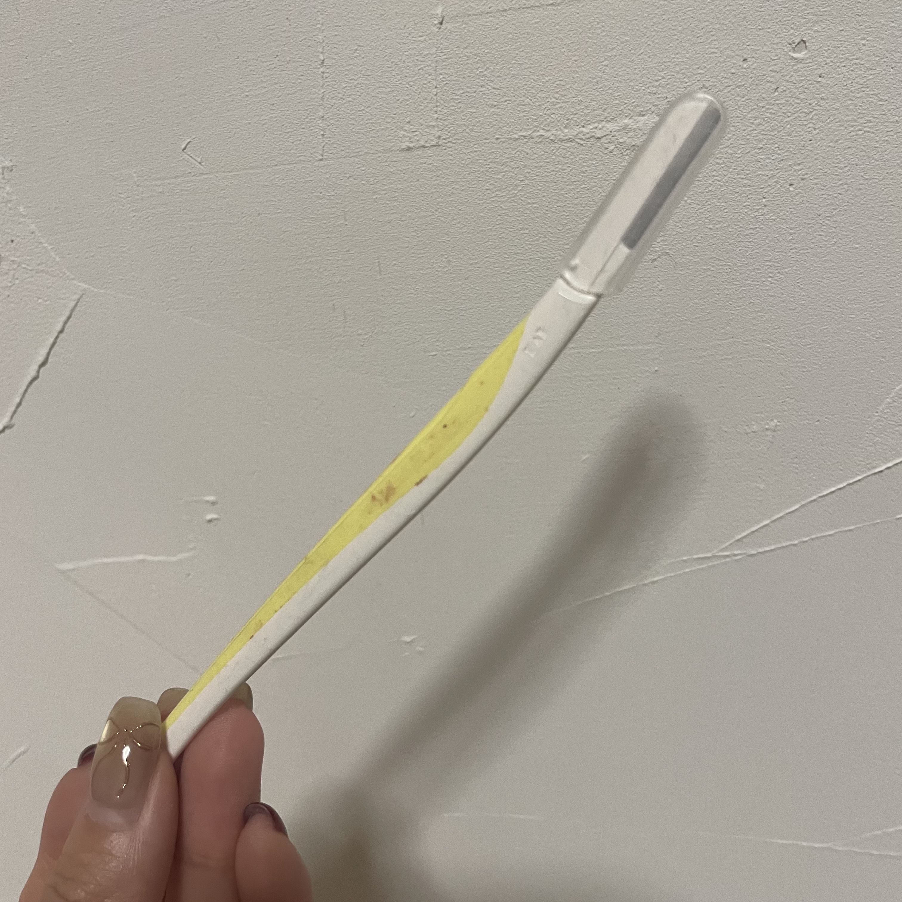 外出先で顔の産毛が気になって買ってしまったあ😭😭😭😭
シックプレミア敏感肌用 Lディスポ¥333

¥333で購入できたのは有り難い！けど使い慣れてないから剃りにくくて切ってしまった😭😭😭

確かにコンパクトで持ち運びはしやす