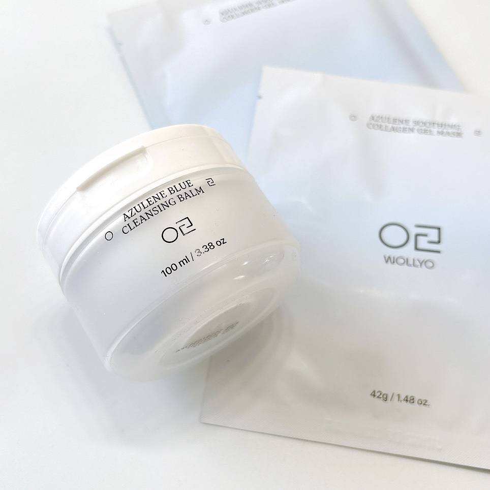 🩵
⁡
原料工房
アズレンブルークレンジングバーム
⁡
アズレン（カモミール由来の成分）入りで刺激が少なくしっとり
敏感肌でも使えるクレンジング✨
⁡
バームが肌に乗せるとすぐ溶けてオイルになり、洗い上がり後もつっぱりにくい！
⁡
とろけ