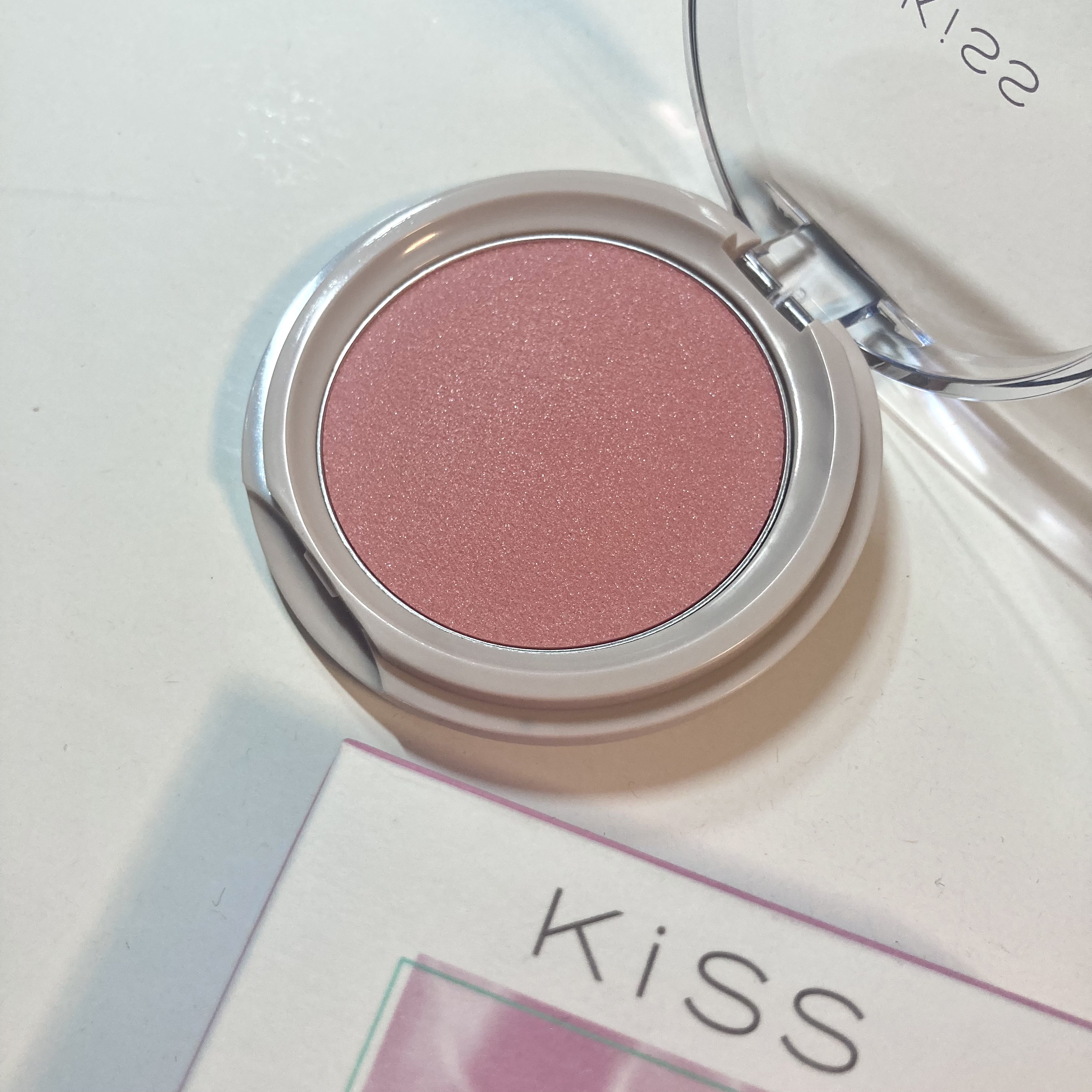 KiSS クリアルディ ブラッシュのクチコミ「塗り重ねても透明感が続くので
少量ずつ重ね付けしやすい。

オトナのナチュラルメークにピッタリ.....」（1枚目）