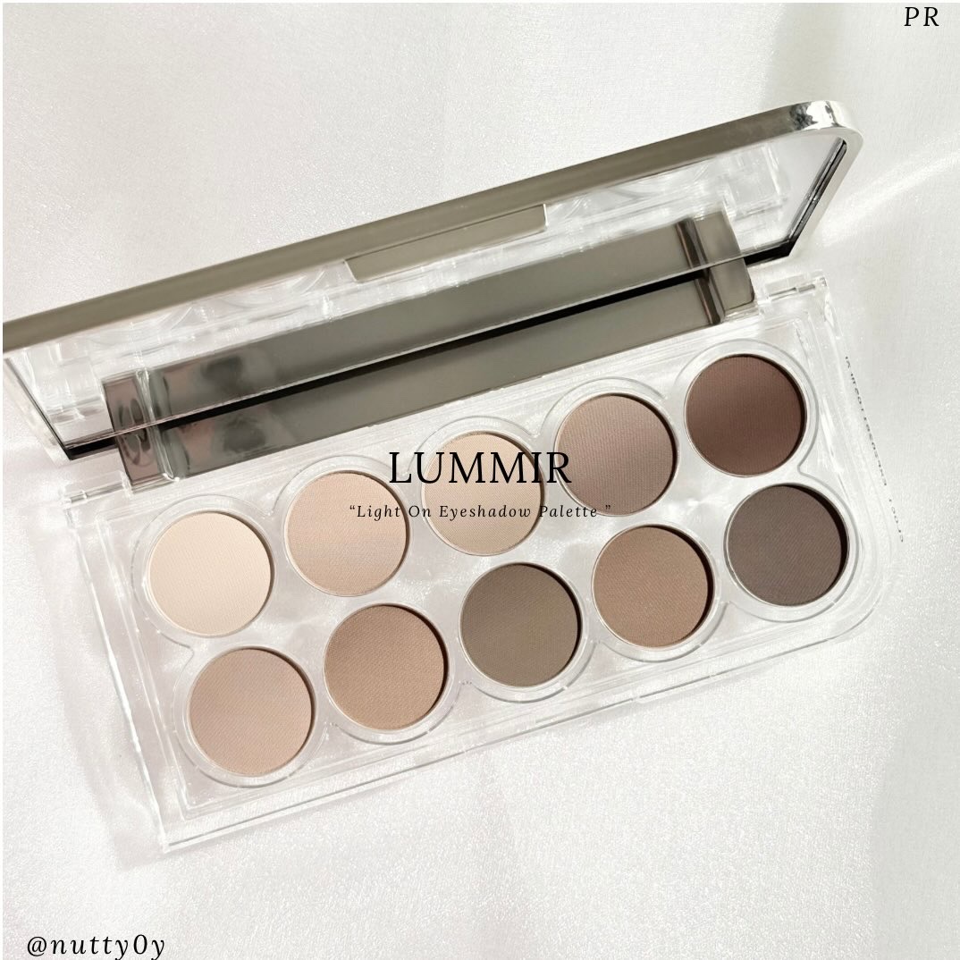 【PR】
LUMMIR
ライトオンアイズシャドウパレット
07 ミッドナイトアッシュ

くすみすぎないグレイッシュトーンで、
目元にさりげない奥行きを出してくれるマットパレット。

一度塗りはふんわり軽く、
重ねると輪郭が締まっていく発色感