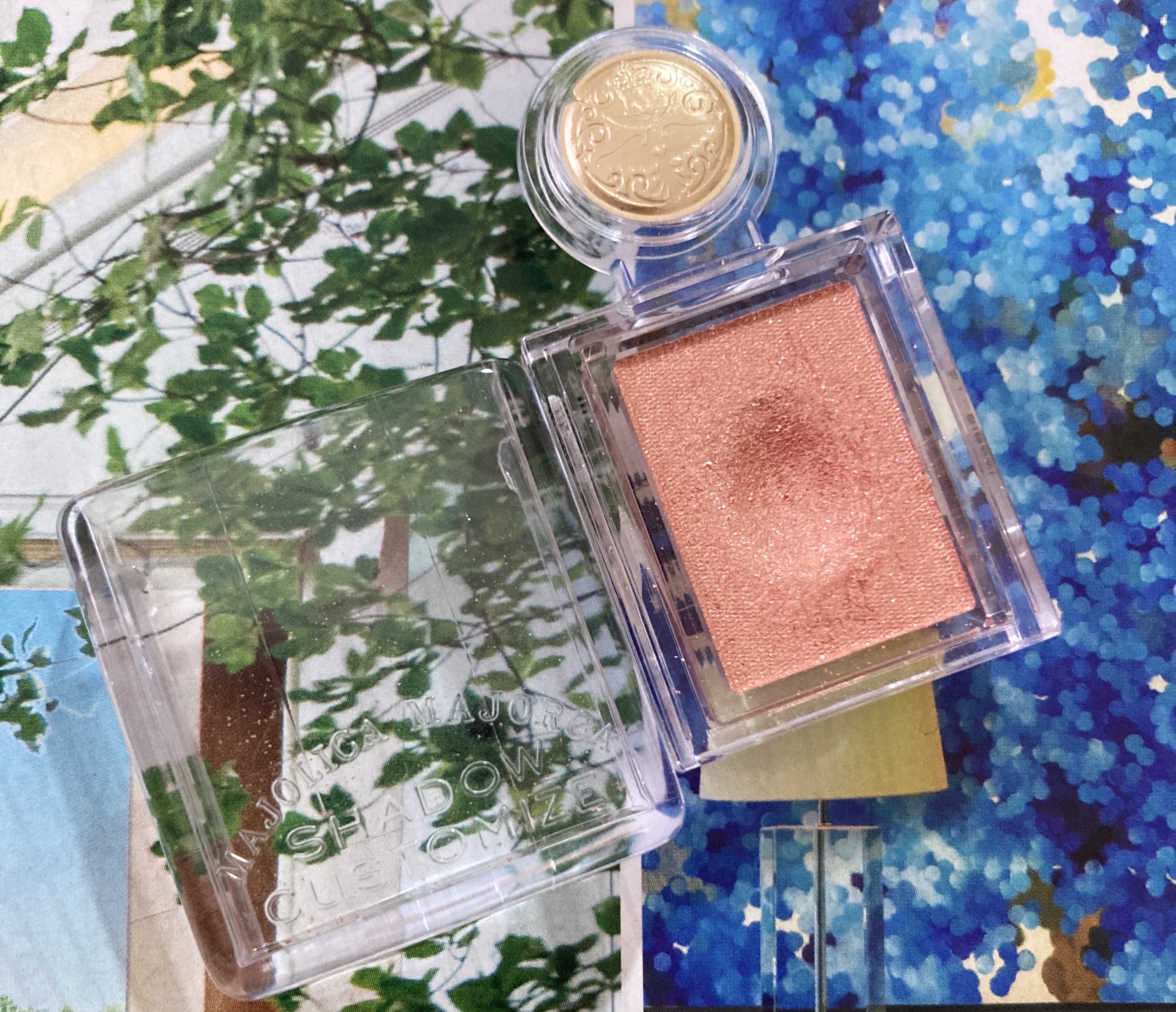 甘さひかえめのピンクミルクティー色🤍

ベージュブラウンというより、
🌸 落ち着いたピンク系でほんのり血色感が出る大人かわいいカラー✨

✨ ラメは超細かくて上品
✨ ギラつかず、ツヤだけを足してくれる
✨ 単色でも目元がちゃんと盛れる