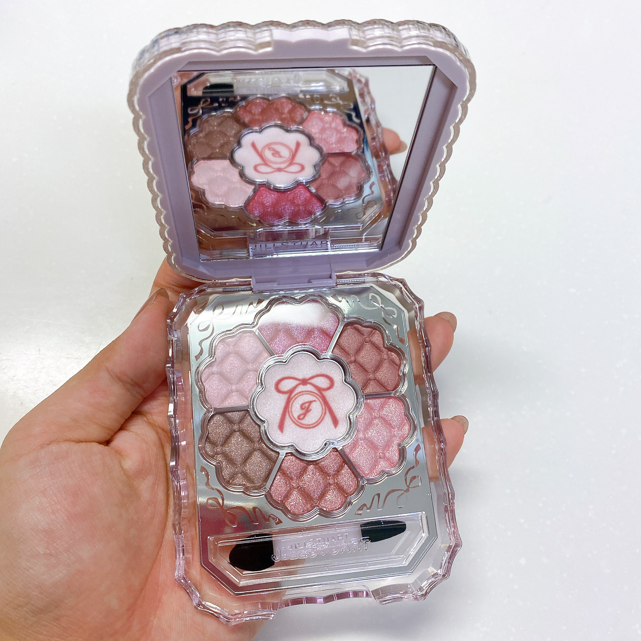 JILL STUART ニュアンスルック リキッドアイライナーのクチコミ「\JILL STUART ジルスチュアート ブルームクチュール アイズ/

リボンファッション.....」（2枚目）