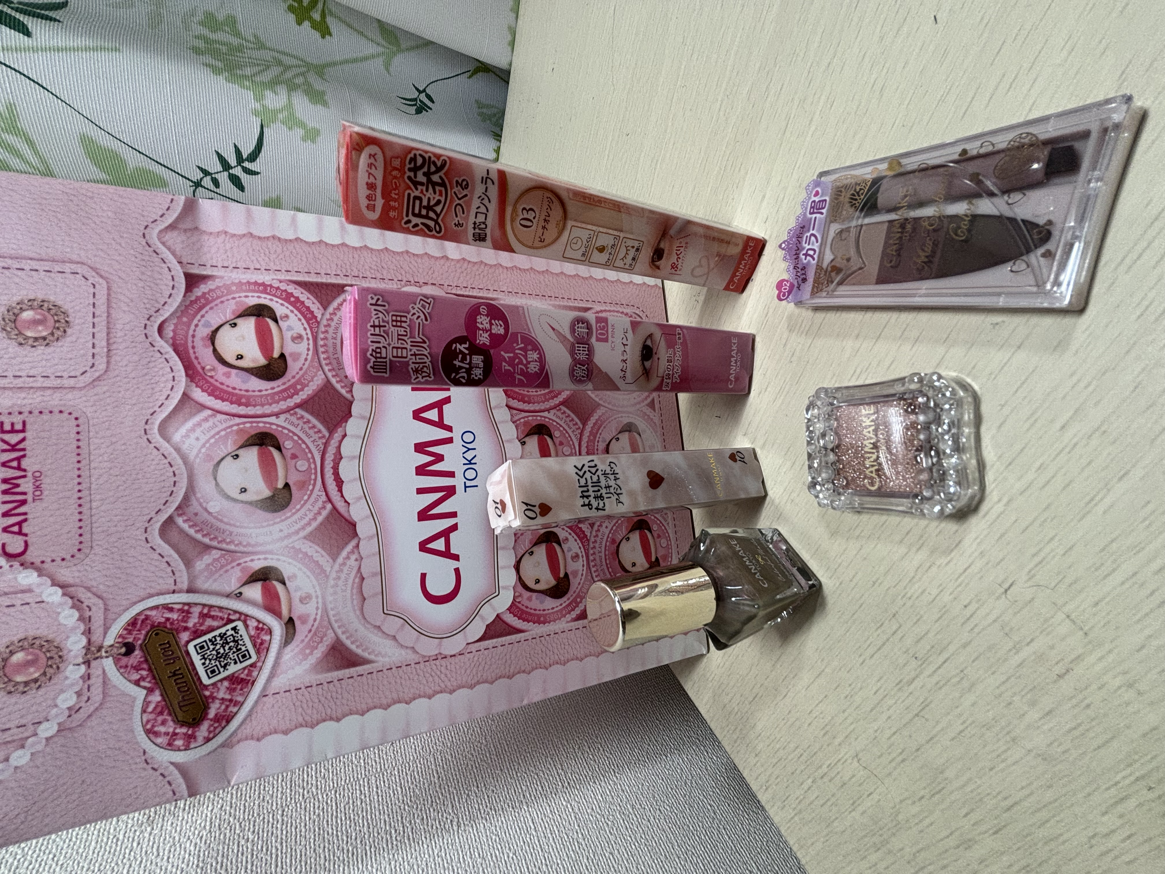 カラフルネイルズ/キャンメイク/マニキュアを使ったクチコミ（2枚目）