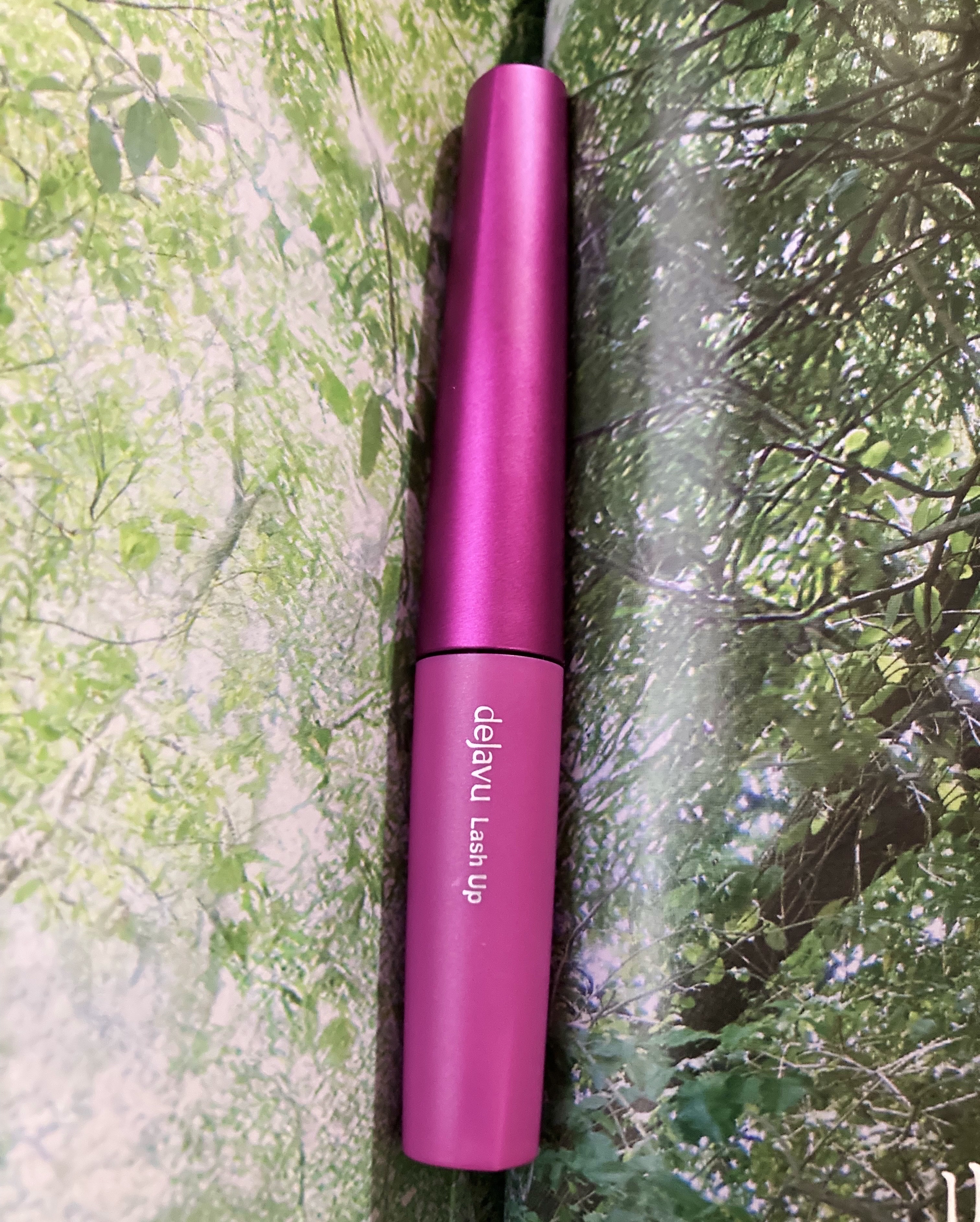 ✨ツヤで自然に魅せるまつげ✨

・まつげ全体に上品なツヤ感💖
・お湯落ちでまつ毛に優しい☺️
・ナチュラルに目元がパッと明るく✨

数量限定で見つけにくいけど、使い切ったら絶対リピしたい！
見つけたらぜひ試してほしいです🌈

 #数量限