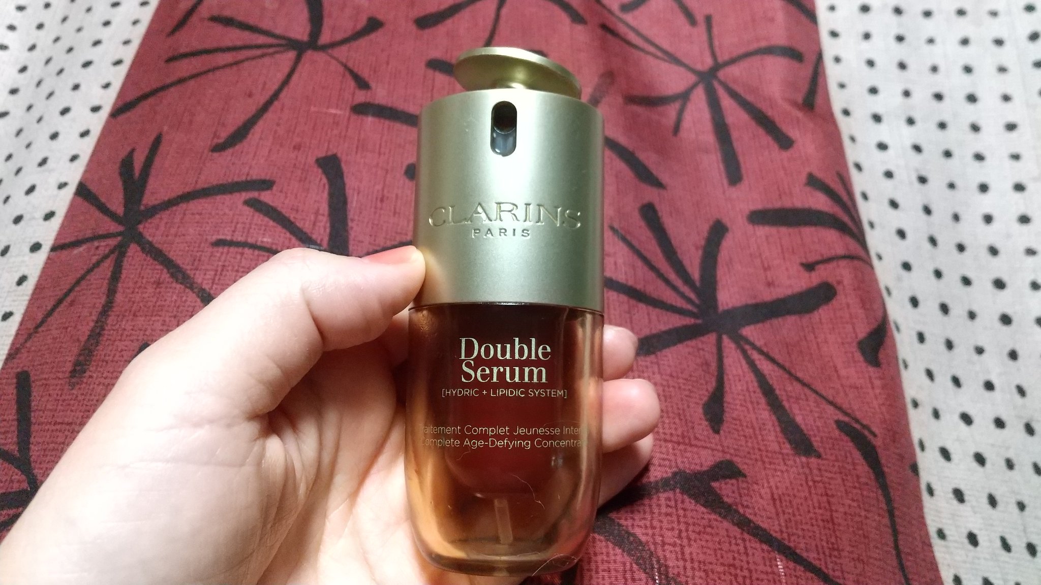 クラランスのダブルセーラム美容液です。﻿

使い切りました。

水相と油相の2層構造で、肌の保護膜に近い7:3の黄金比ブレンドが特徴です。﻿

肌にハリと弾力、輝きを与えるエイジングケア*1美容液です。﻿

肌の状態やお好みに合わせて、ダイ