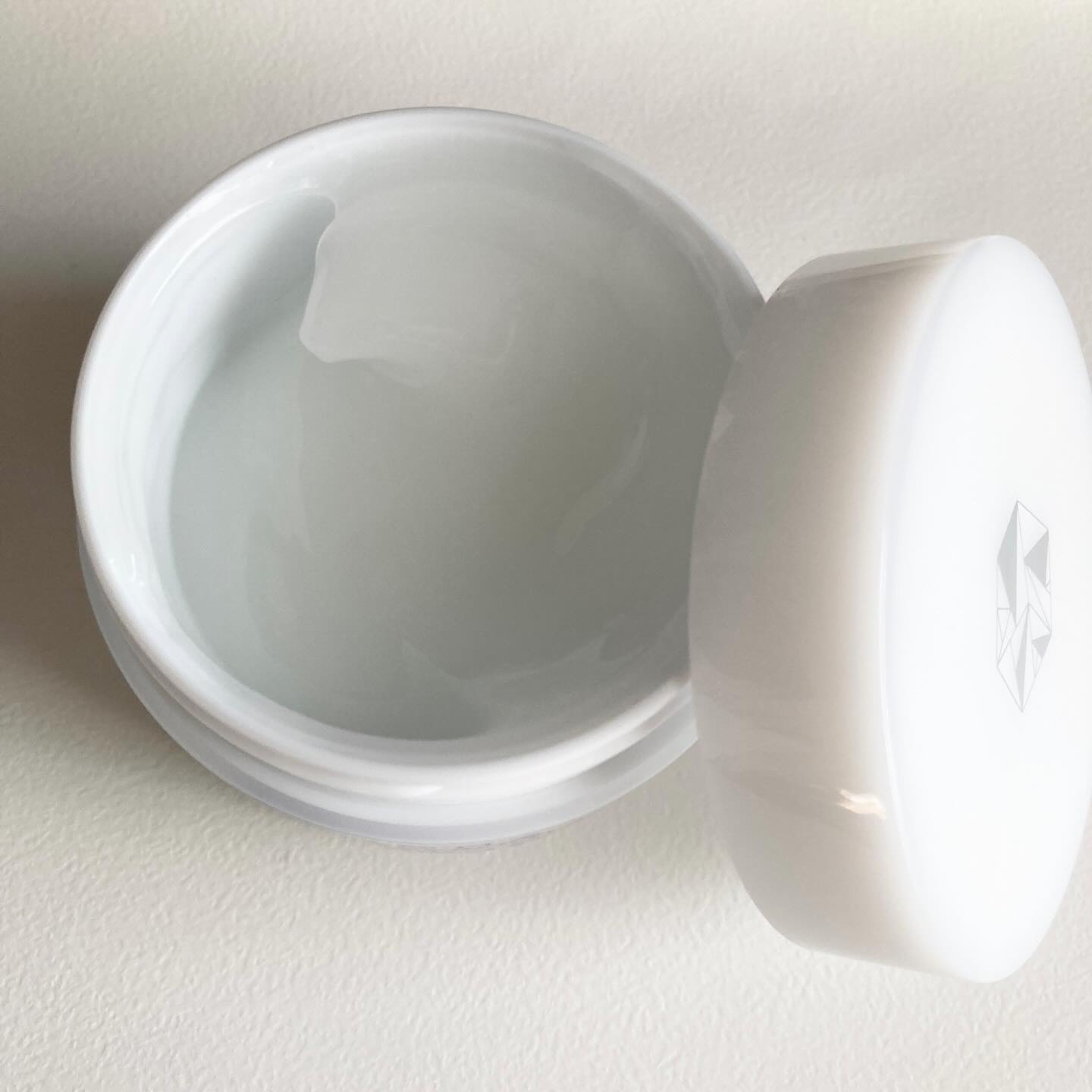 エッセンス ジェル/イオナ スパ＆ミネラル/オールインワン化粧品を使ったクチコミ（2枚目）