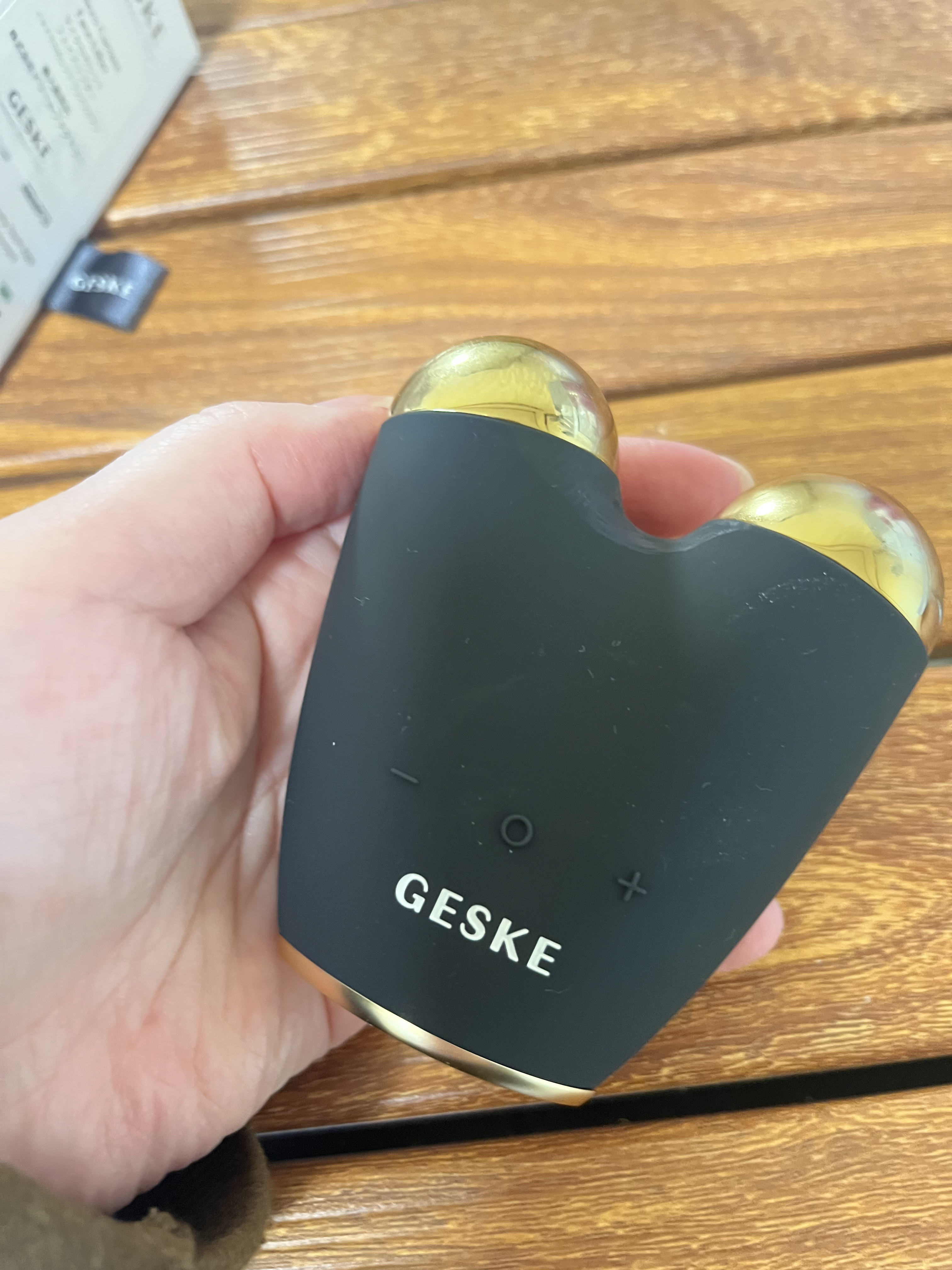 マイクロカレント フェイスリフター/GESKE/美顔器・マッサージを使ったクチコミ（2枚目）