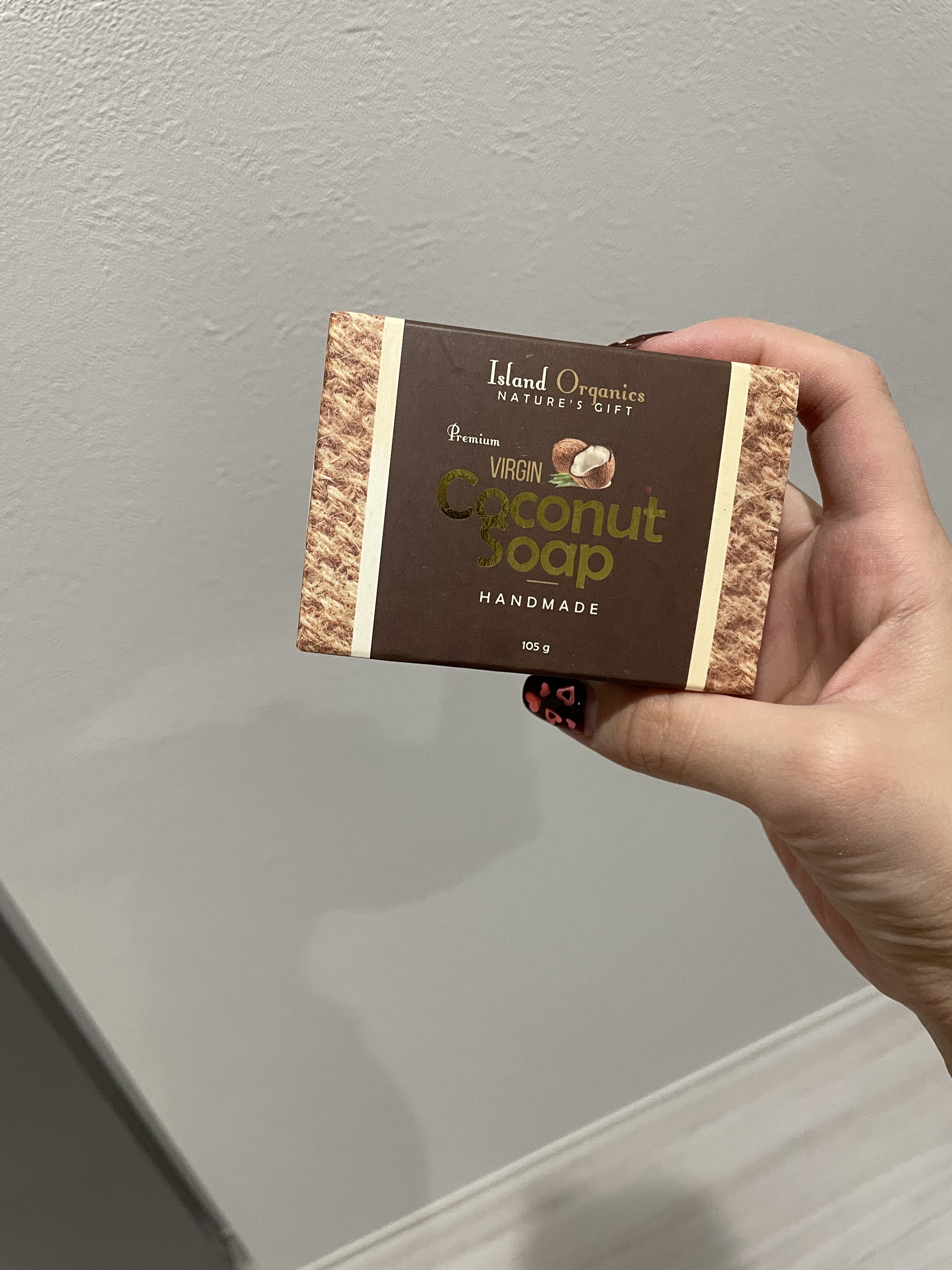 #ココナッツソープ

強すぎない香りで
泡立て器で泡立てたら柔らかくて気持ちいい泡の出来上がり🙆‍♀️

お肌に優しくて敏感肌さんに良きかも🤲