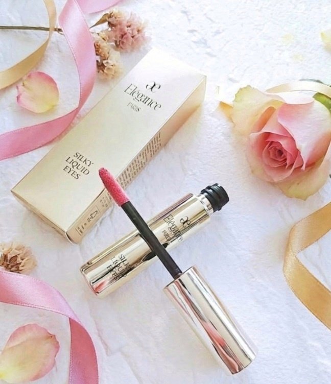 Elégance エレガンス シルキー リクイッド アイズのクチコミ「Elégance
エレガンス シルキー リクイッド アイズ
01

みずみずしいアイカラ－です.....」（2枚目）