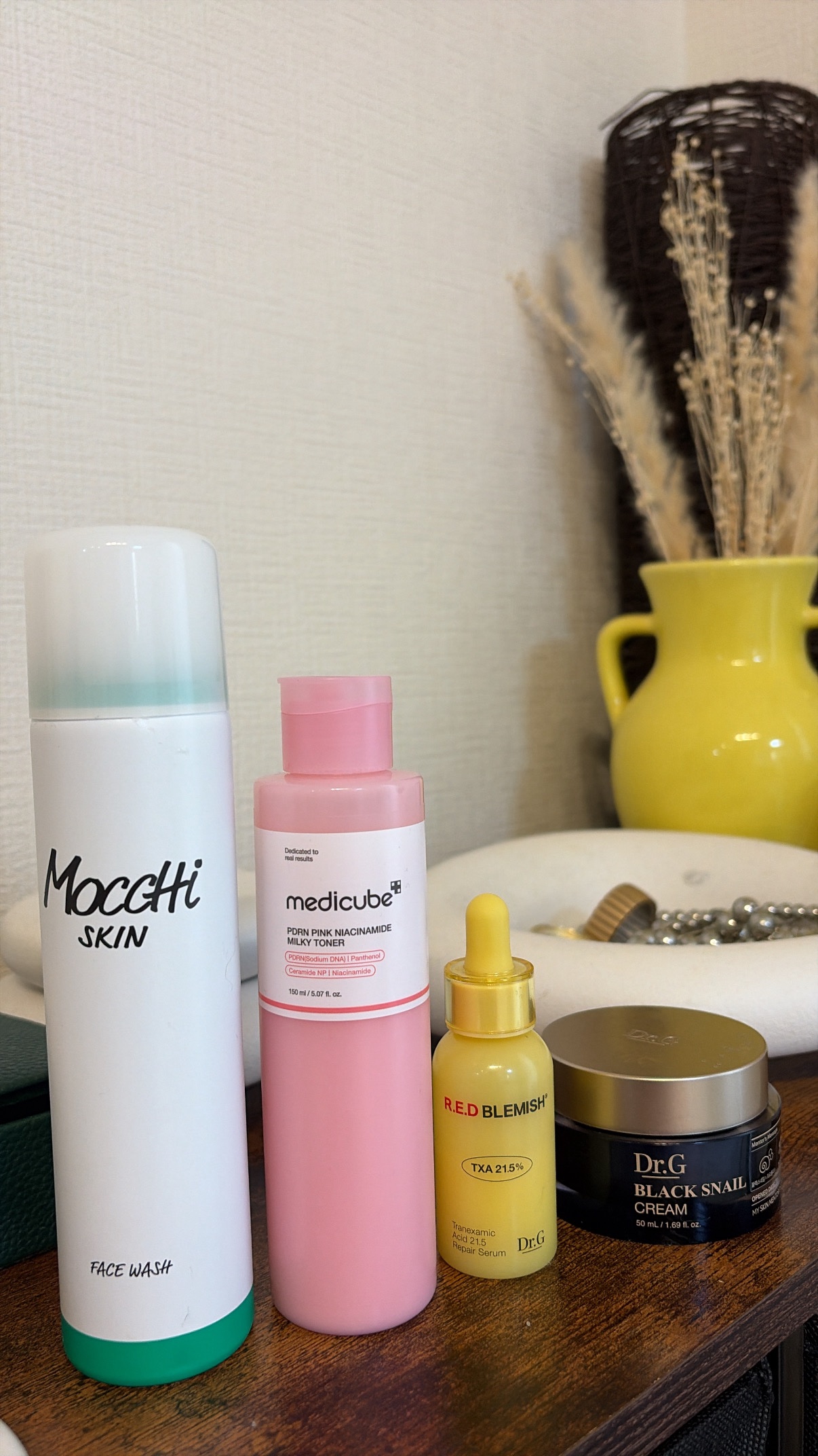 MEDICUBE PDRNピンクナイアシンアミドミルキートナーのクチコミ「朝のスキンケア

ビタミンC切れてるので、とりあえず保湿を徹底している本日。

ドクタージーの.....」（1枚目）