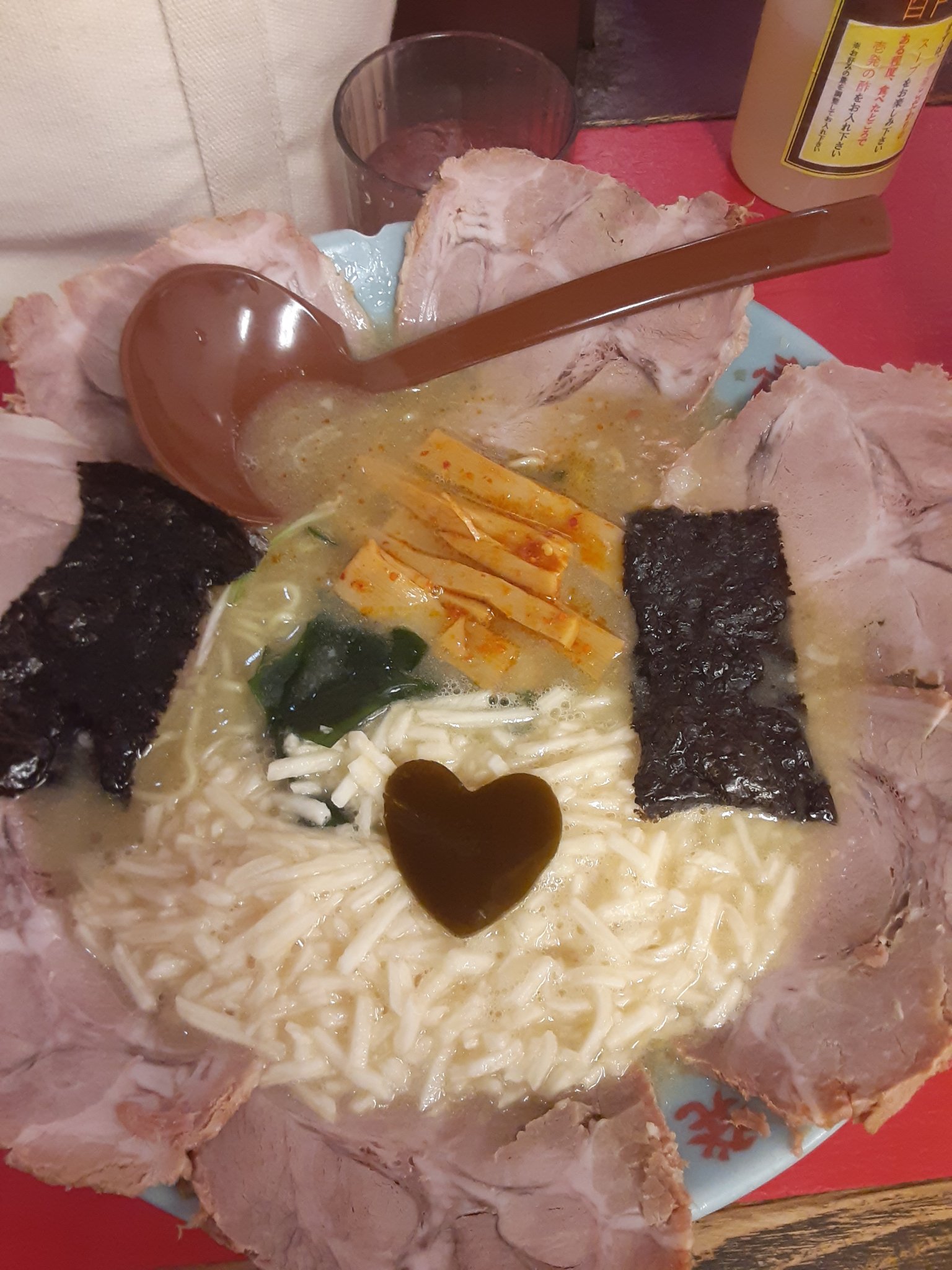 
🌻東京🌻
💙八王子💙
🎀いっぱつラーメン

可愛い～☺️💙💜

ハートの昆布乗せてくれました☺️‼️

八王子と行ったらここ💙

バナナマンのせっかくグルメも

来てて有名💙

今年も来ちゃいました‼️

「良いお年を」