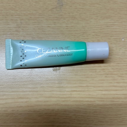 DAISO KM ライトタッチコンシーラーのクチコミ「DAISO KM ライトタッチコンシーラー(¥100)
CEZANNE赤み補正コンシーラーソフ.....」(2枚目)